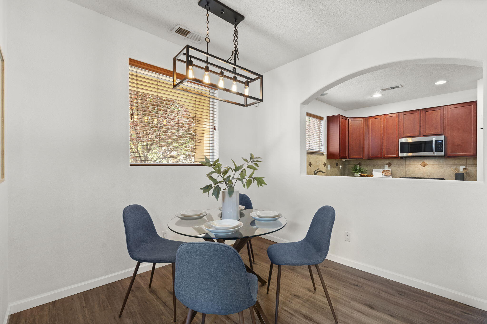 5712 STRAND Loop SE