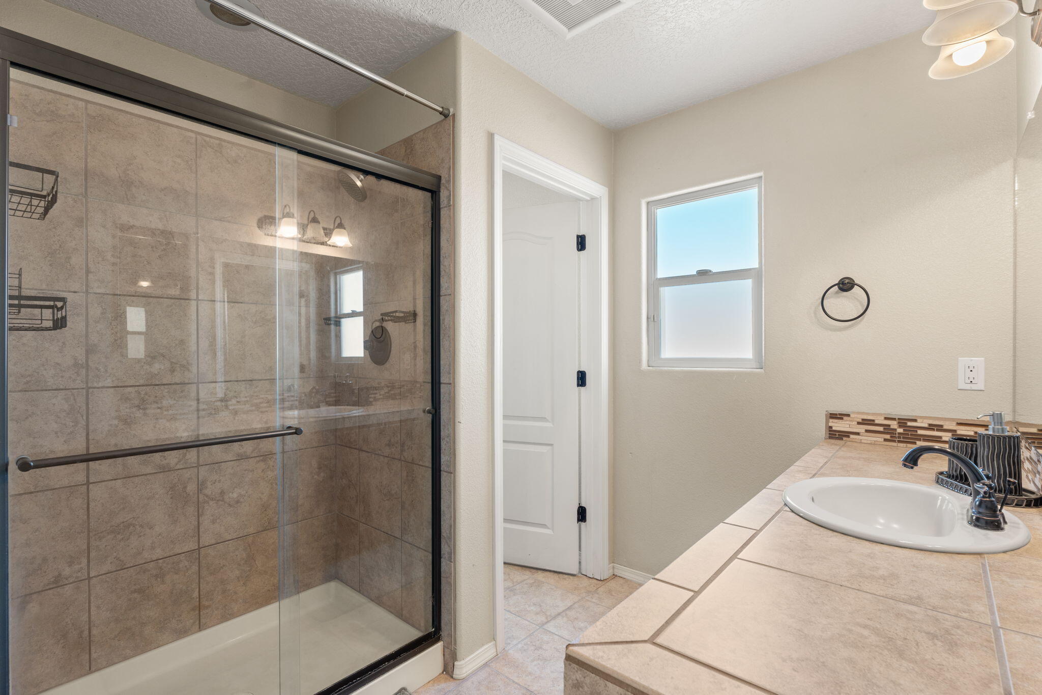 5712 STRAND Loop SE