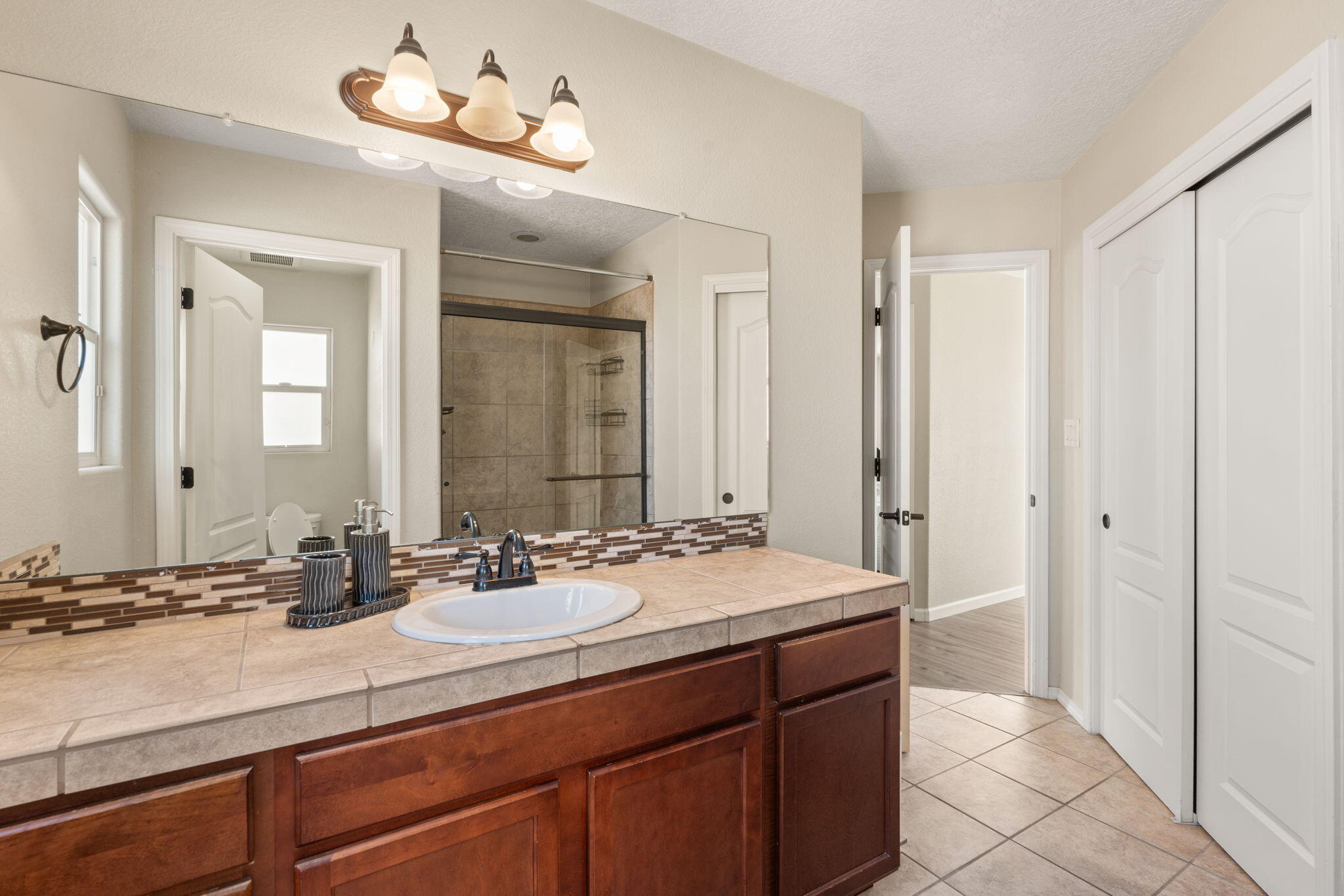 5712 STRAND Loop SE