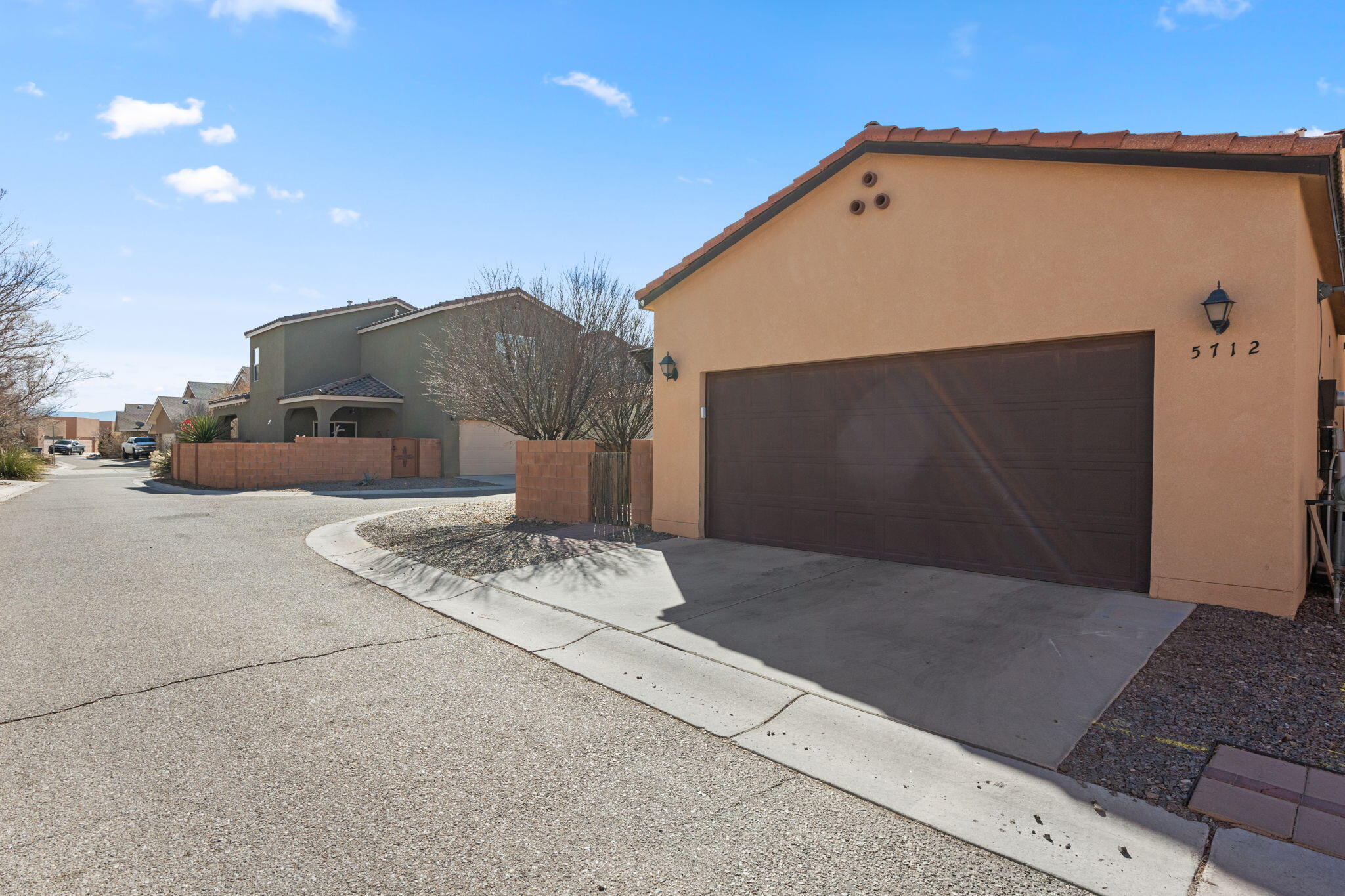 5712 STRAND Loop SE