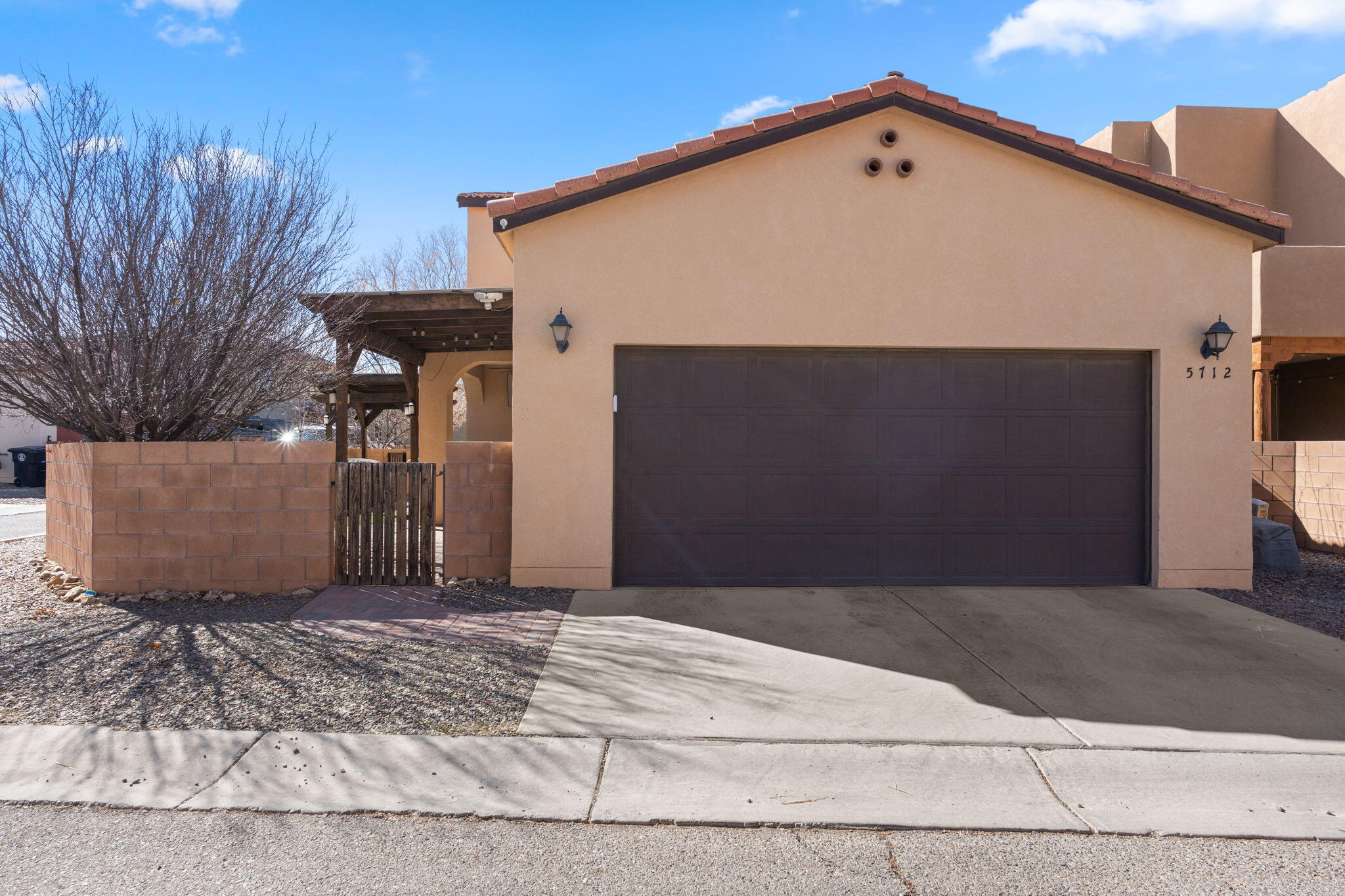 5712 STRAND Loop SE