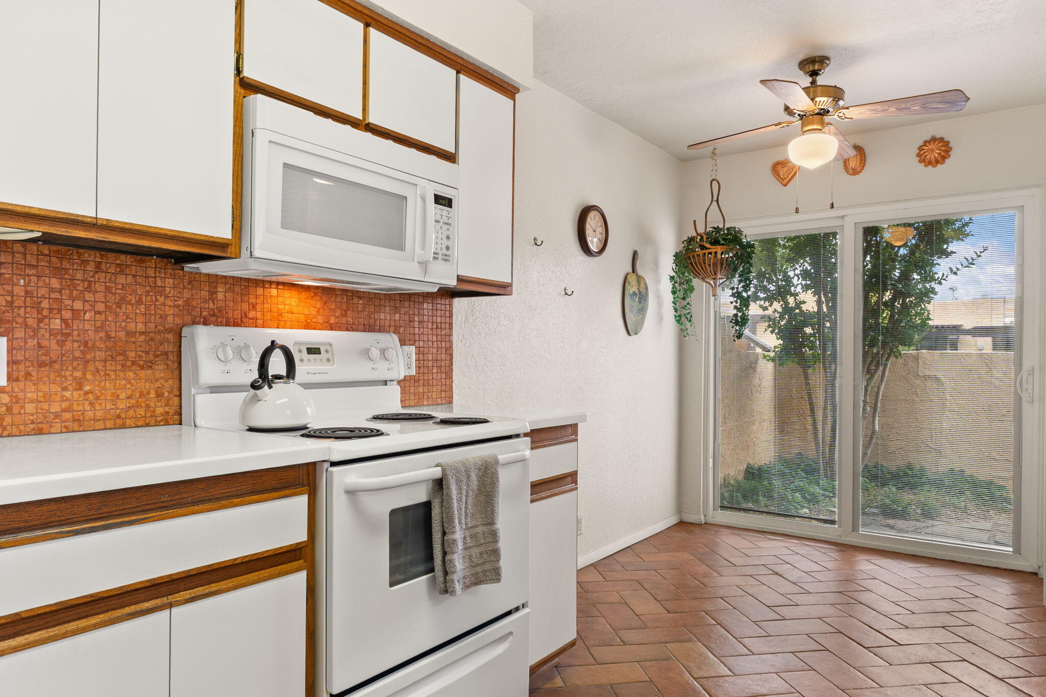 24 Casa Hermosa Drive NE