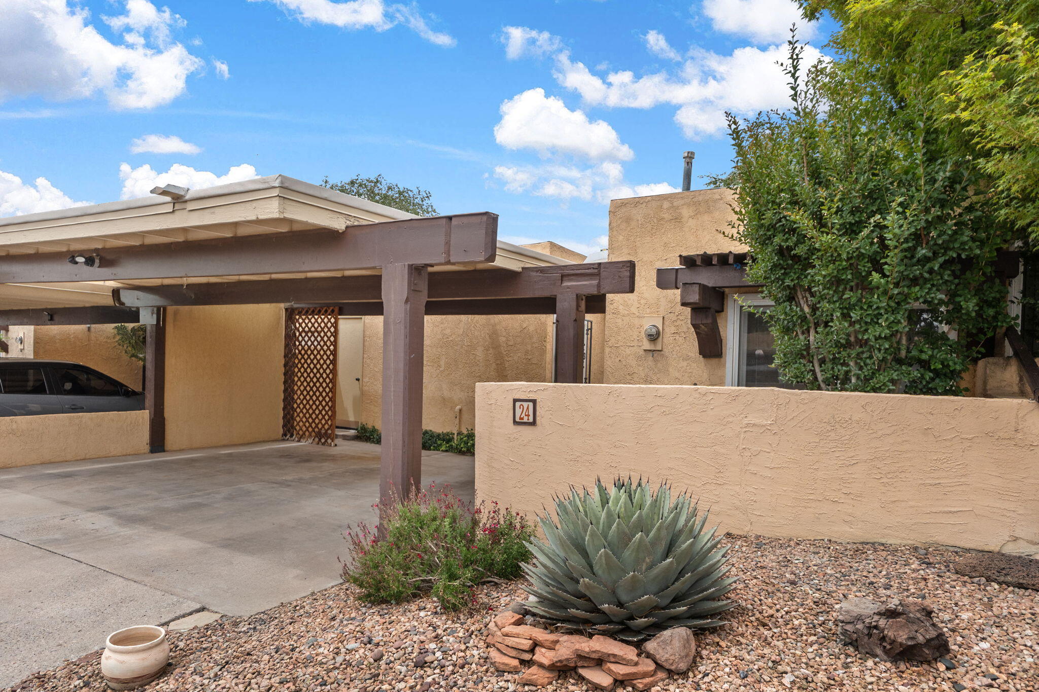 24 Casa Hermosa Drive NE