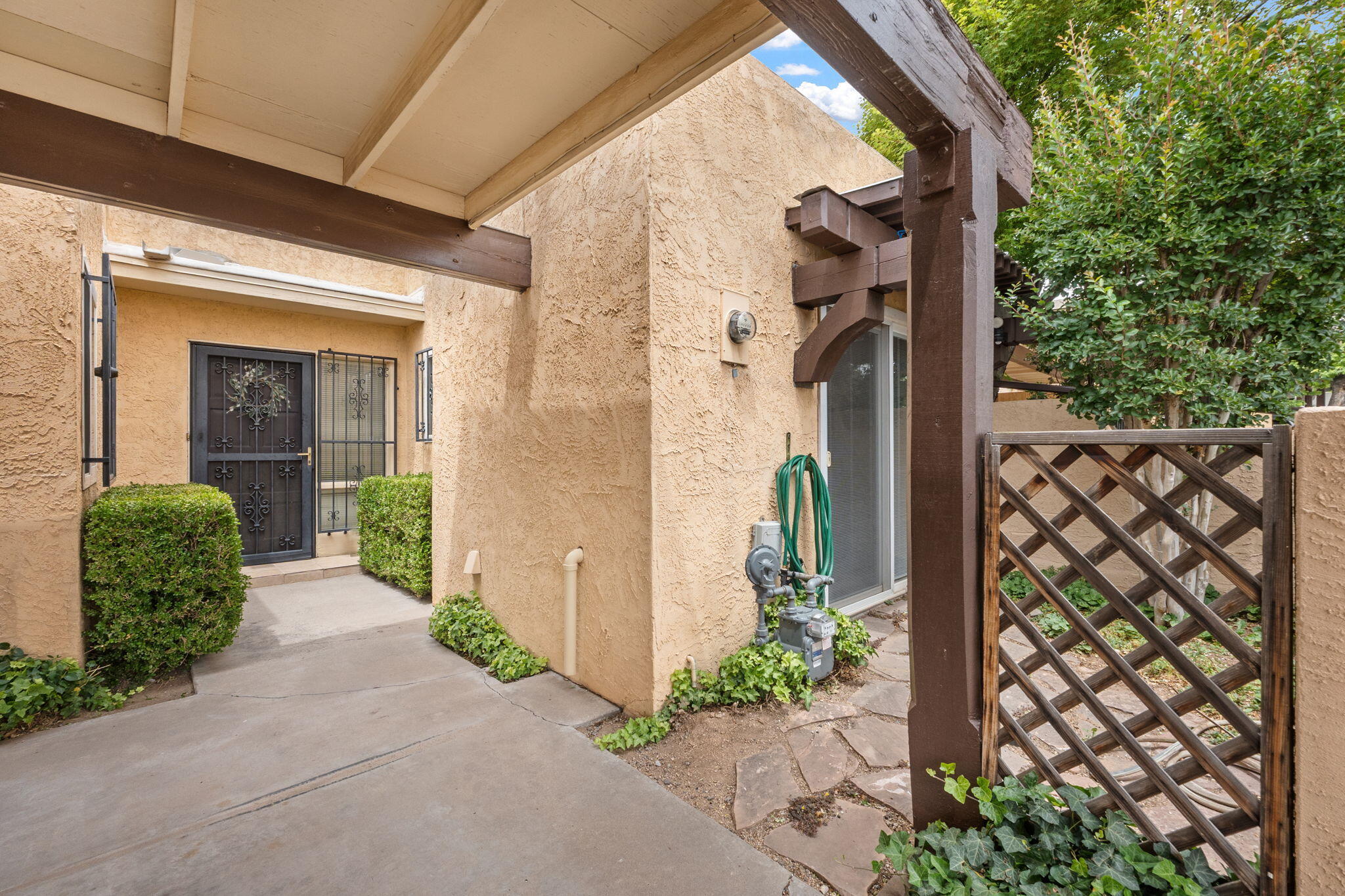 24 Casa Hermosa Drive NE