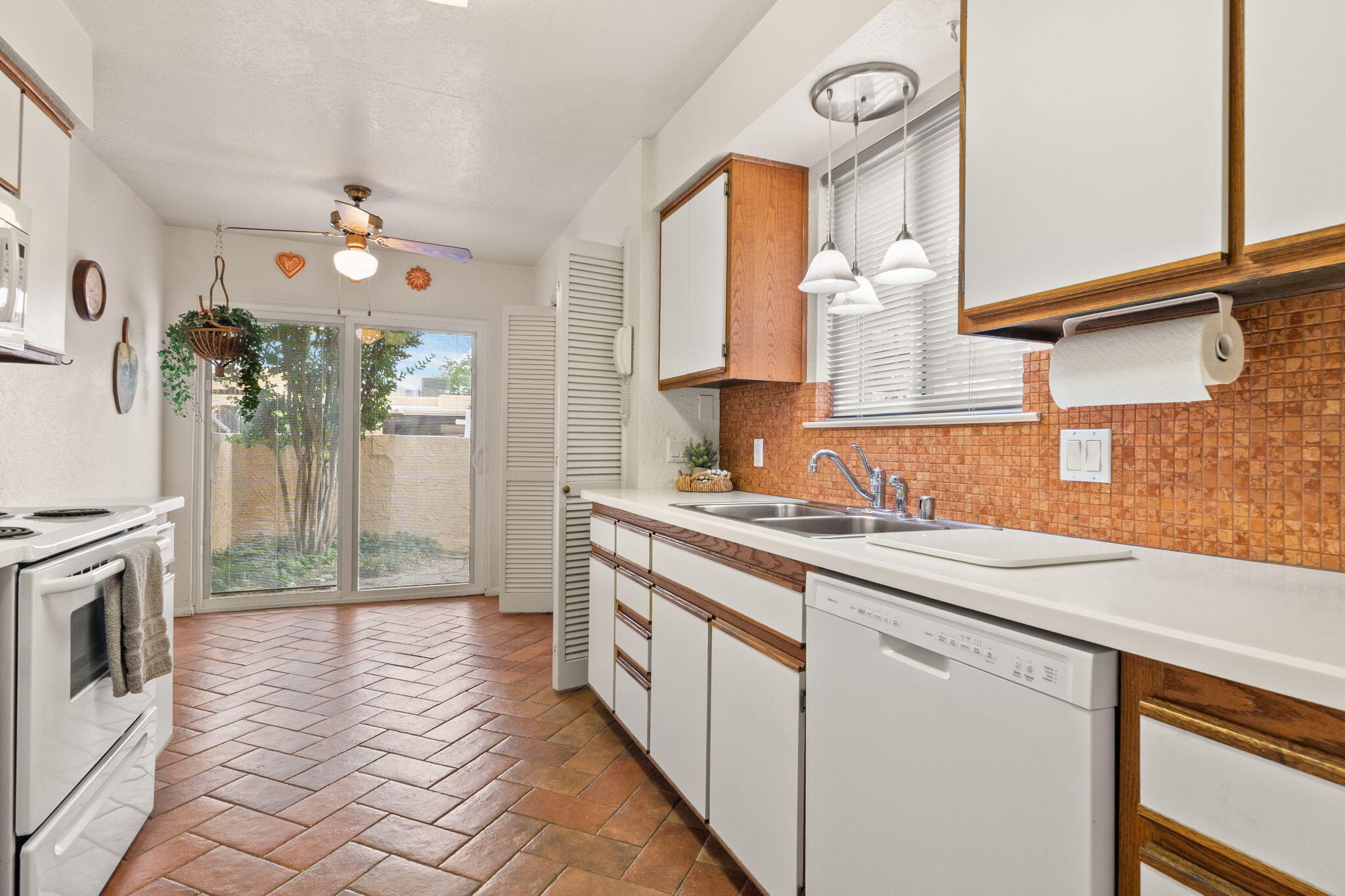 24 Casa Hermosa Drive NE