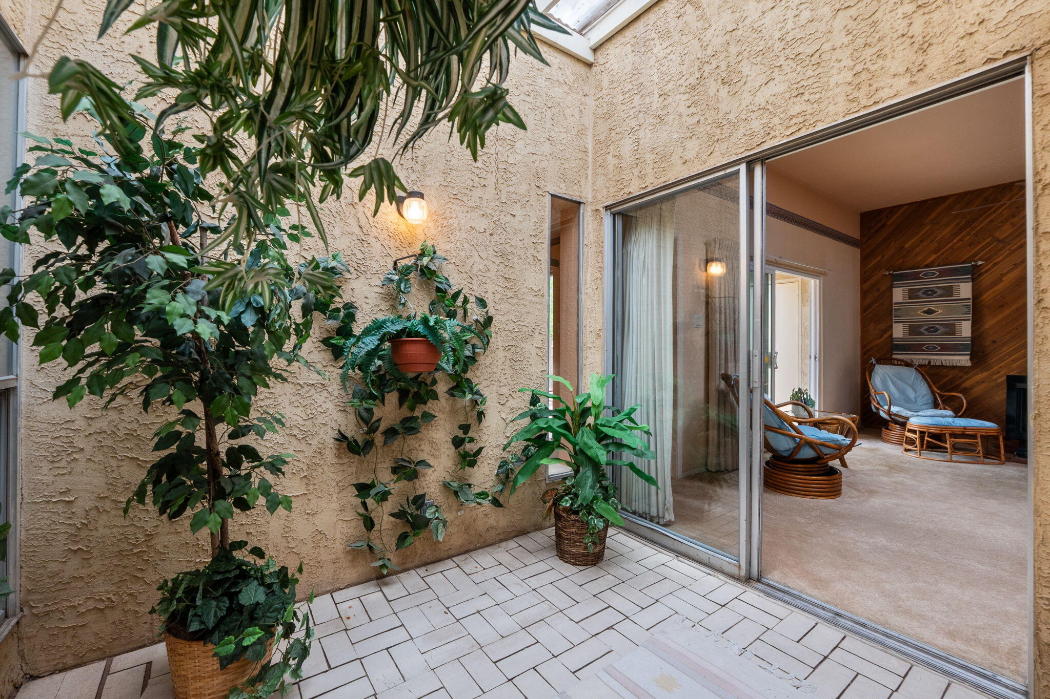 24 Casa Hermosa Drive NE