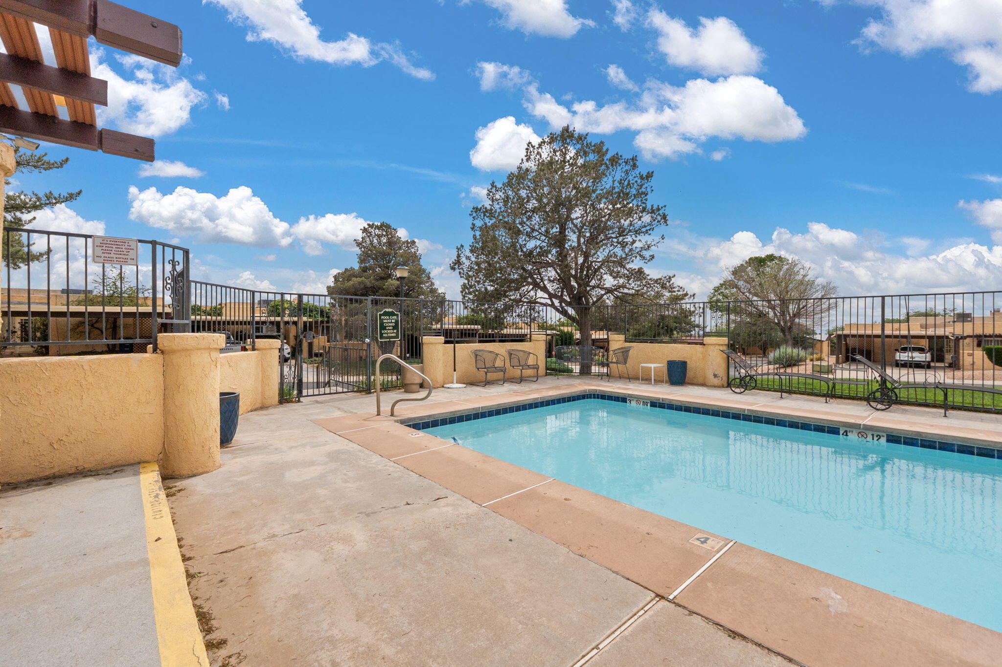 24 Casa Hermosa Drive NE