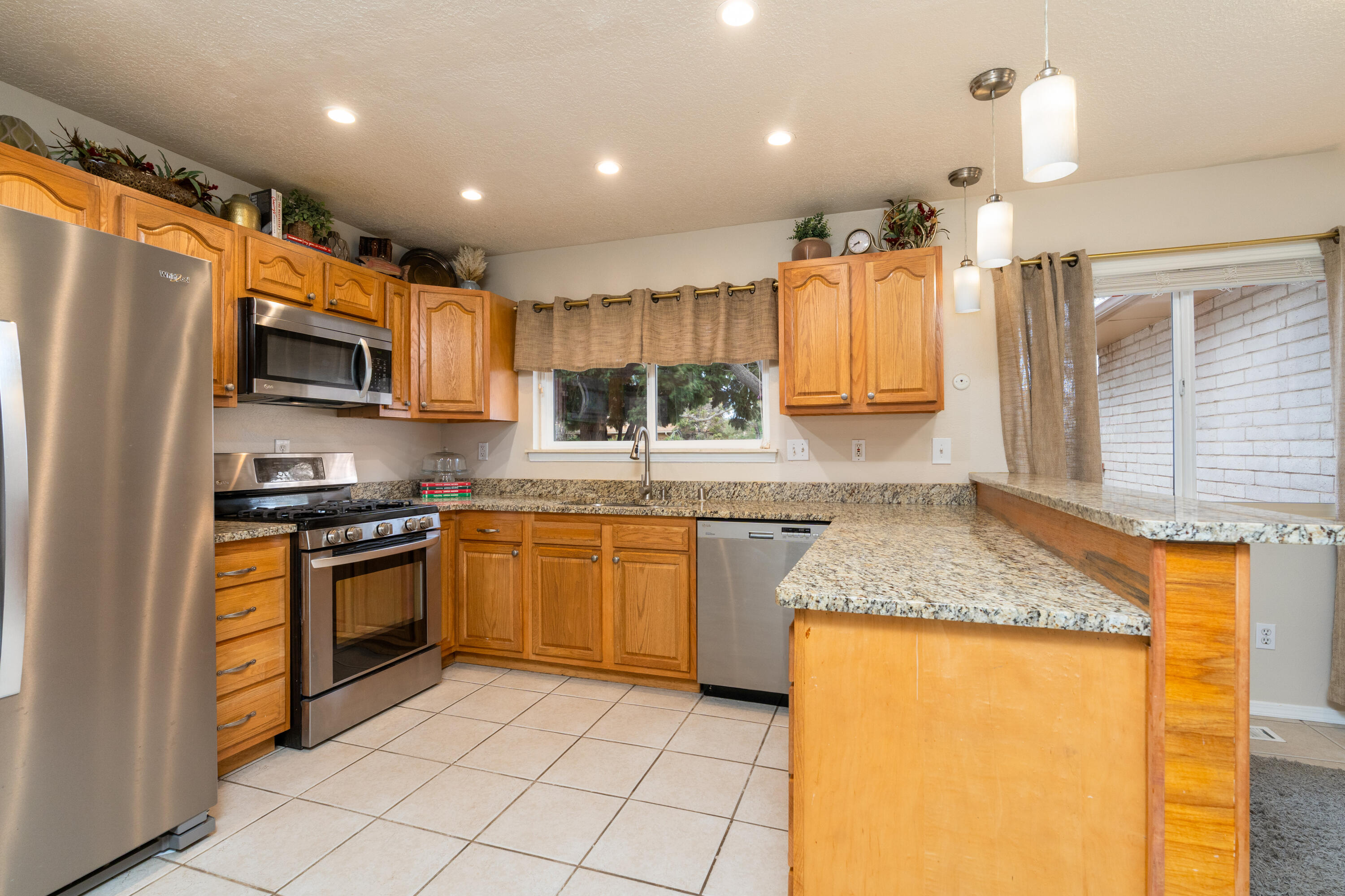 8138 AVENIDA LA PRESTINA NE