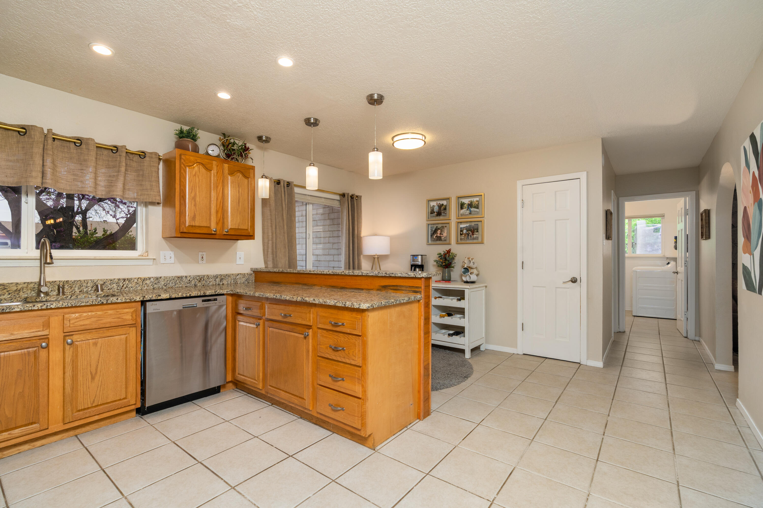 8138 AVENIDA LA PRESTINA NE