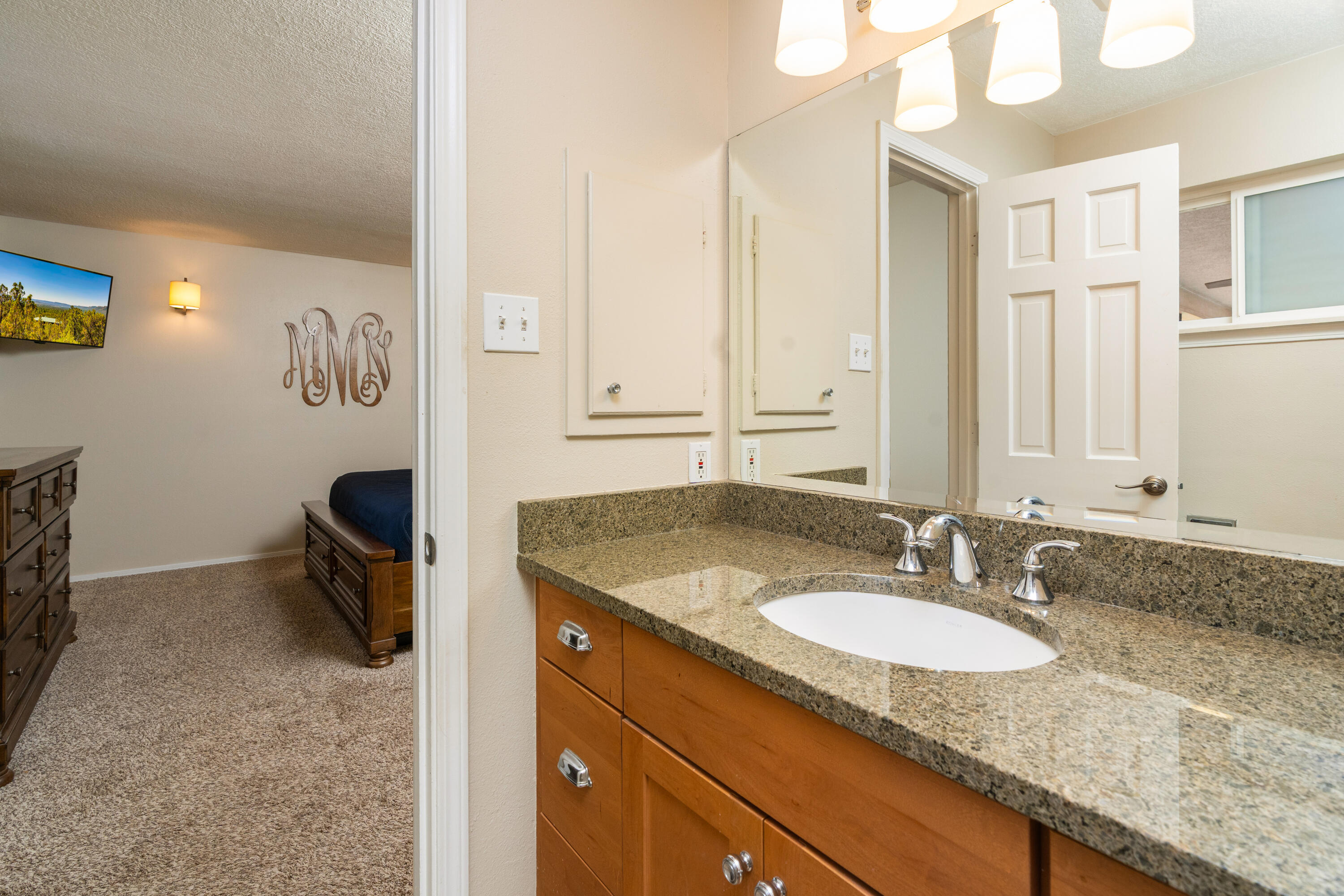 8138 AVENIDA LA PRESTINA NE