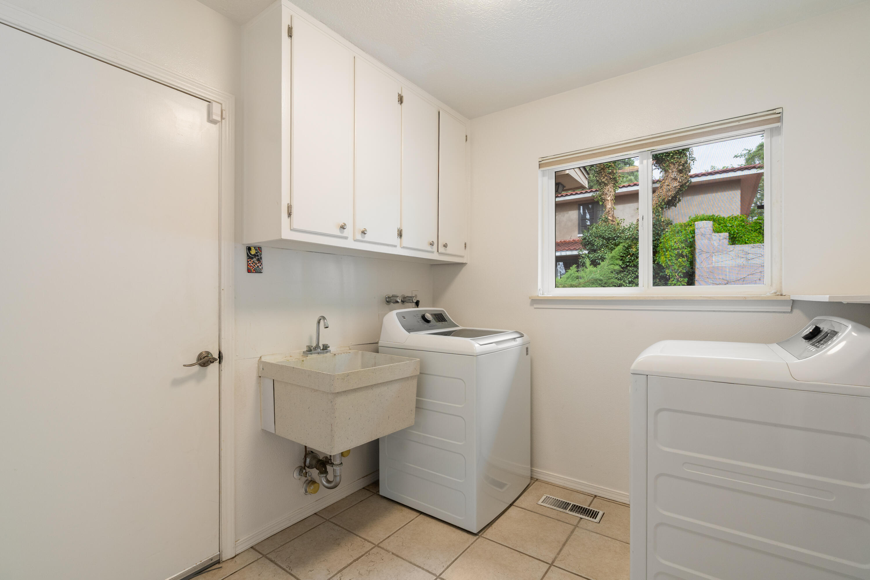 8138 AVENIDA LA PRESTINA NE