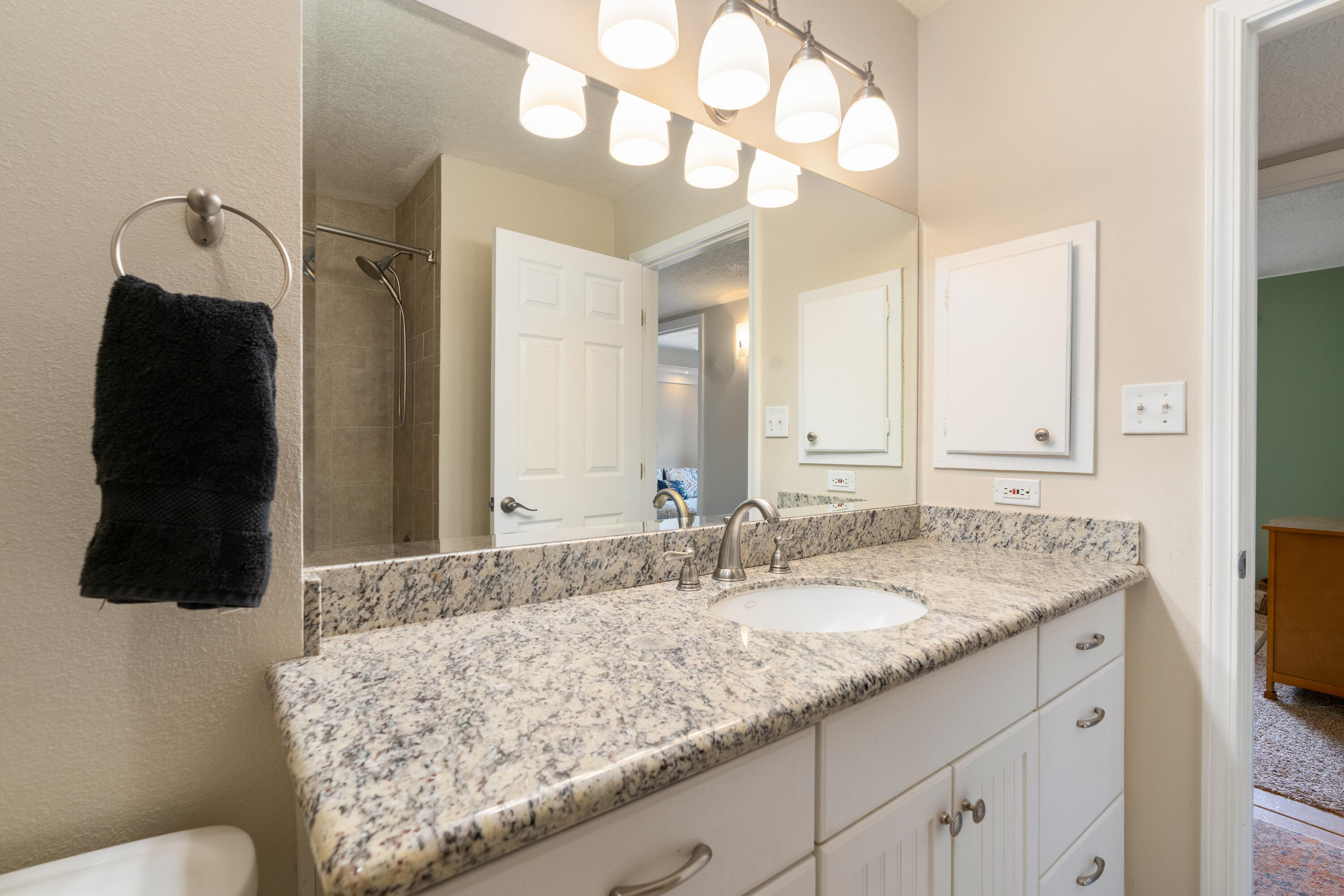 8138 AVENIDA LA PRESTINA NE