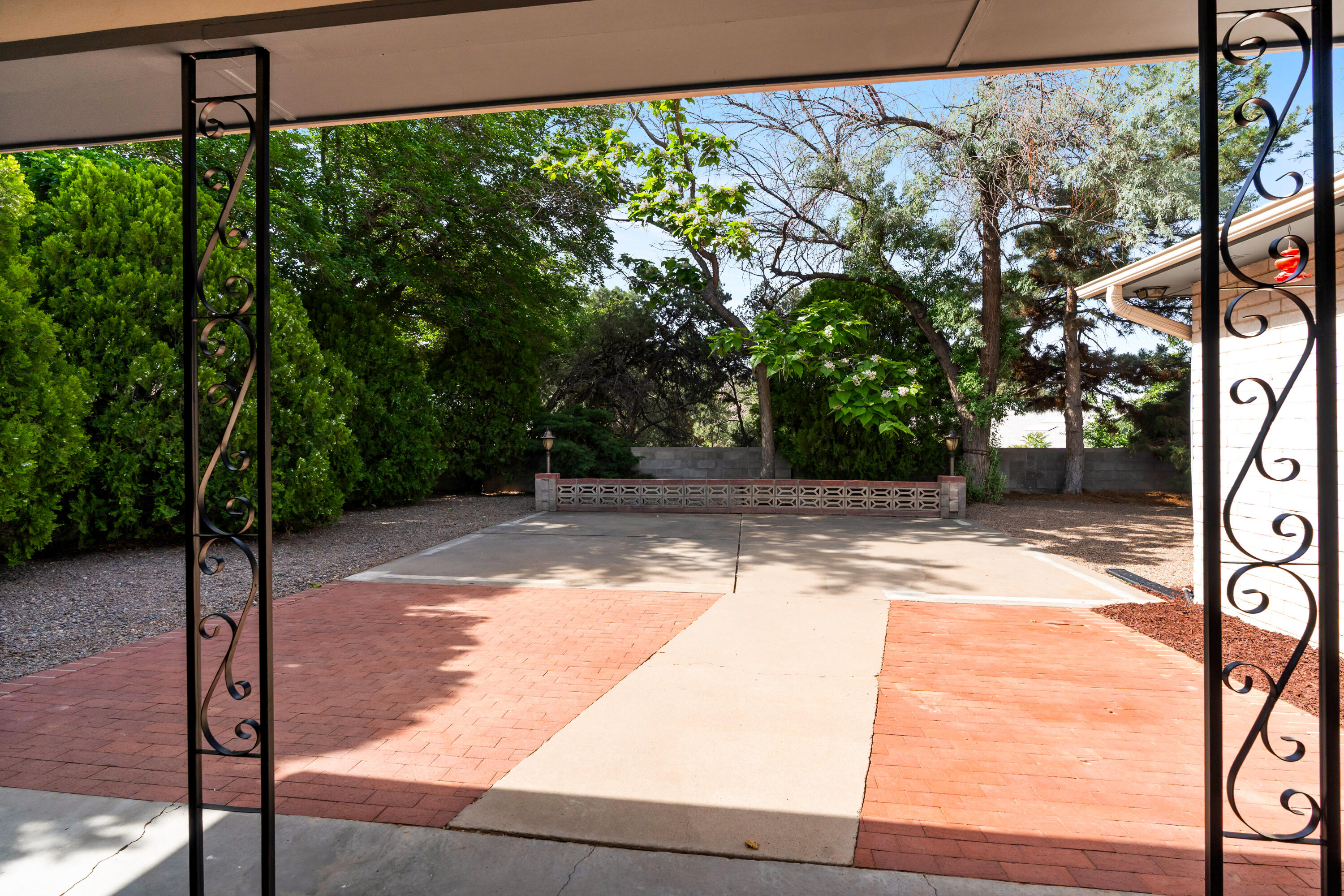 8138 AVENIDA LA PRESTINA NE