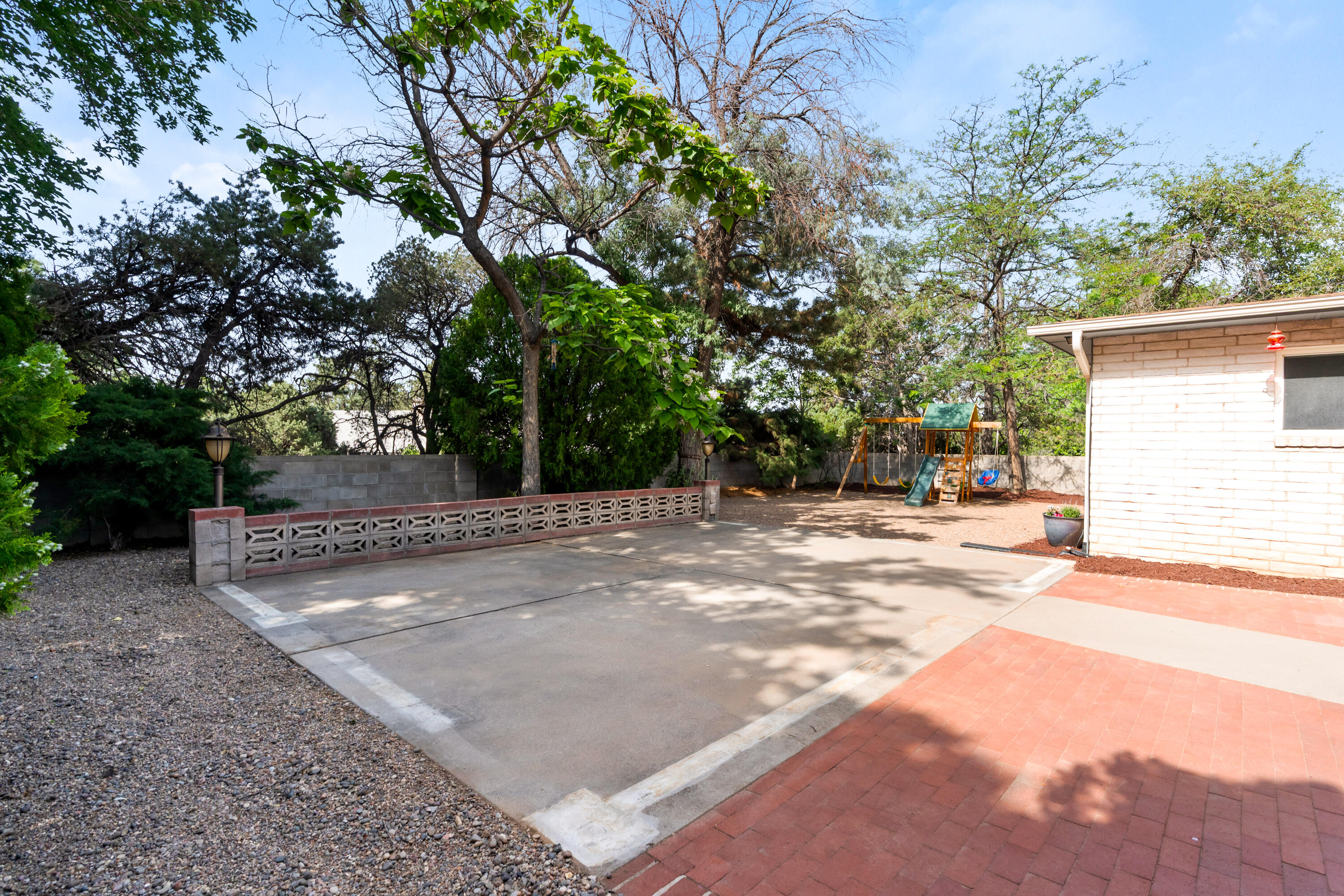 8138 AVENIDA LA PRESTINA NE