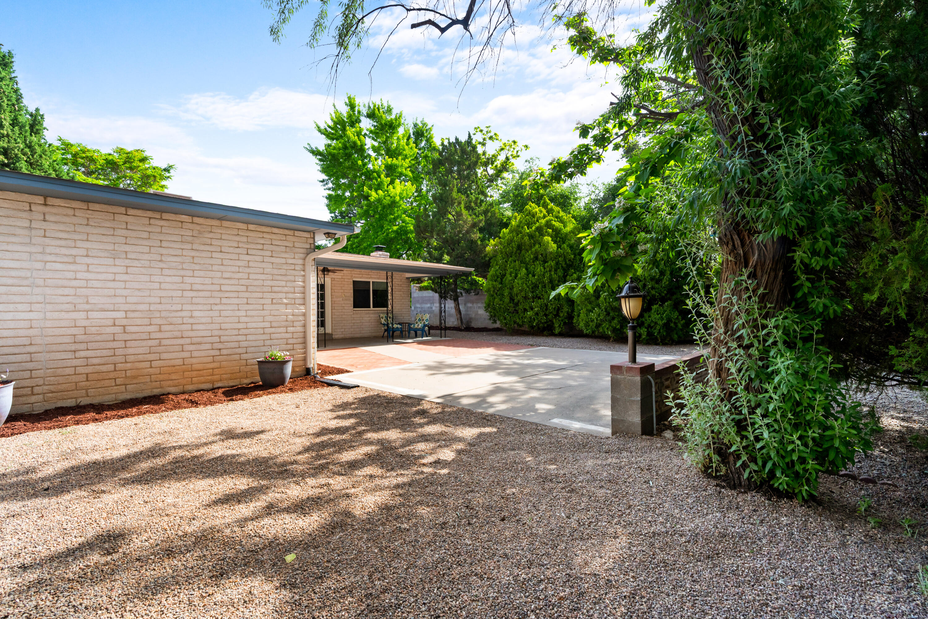 8138 AVENIDA LA PRESTINA NE