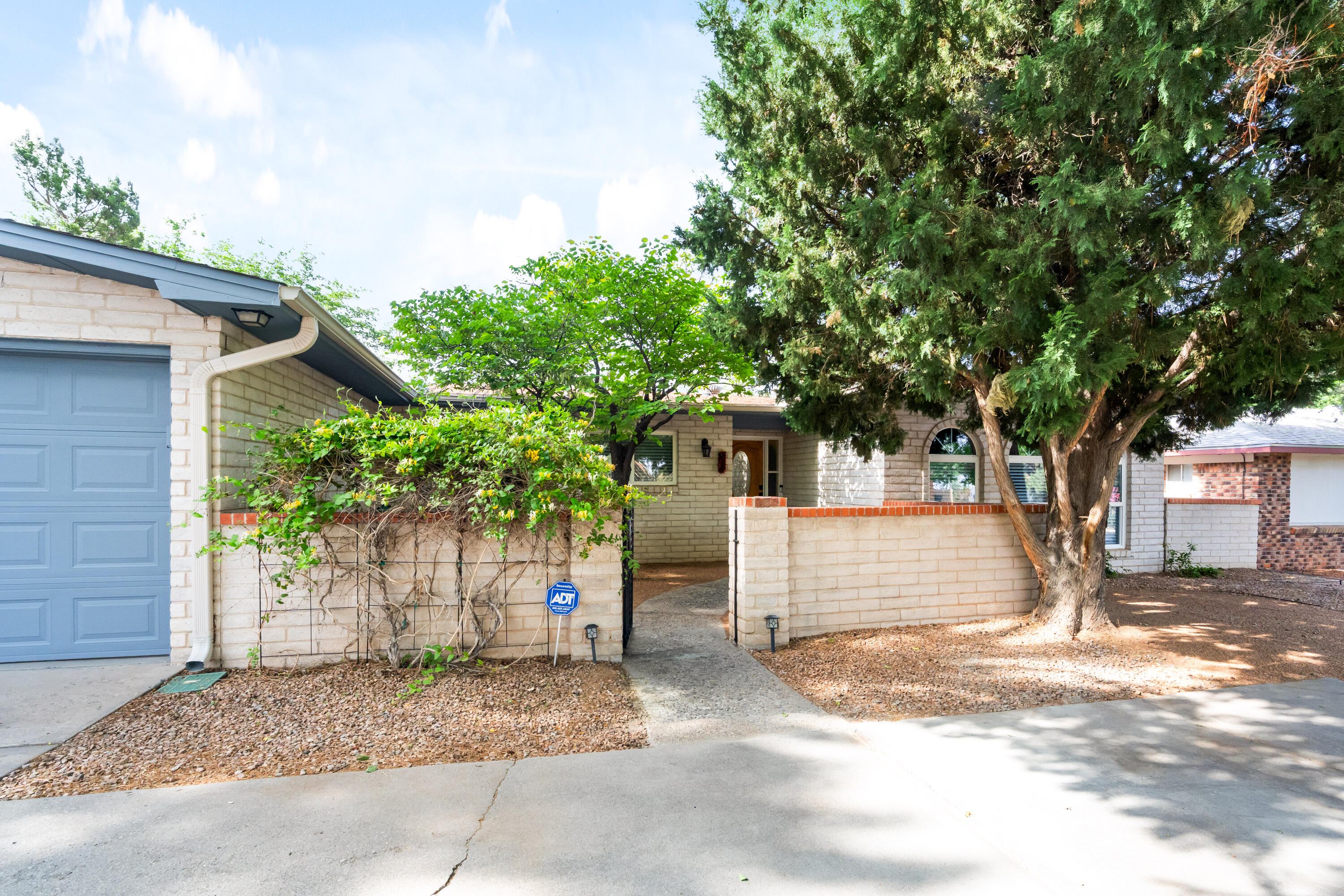 8138 AVENIDA LA PRESTINA NE