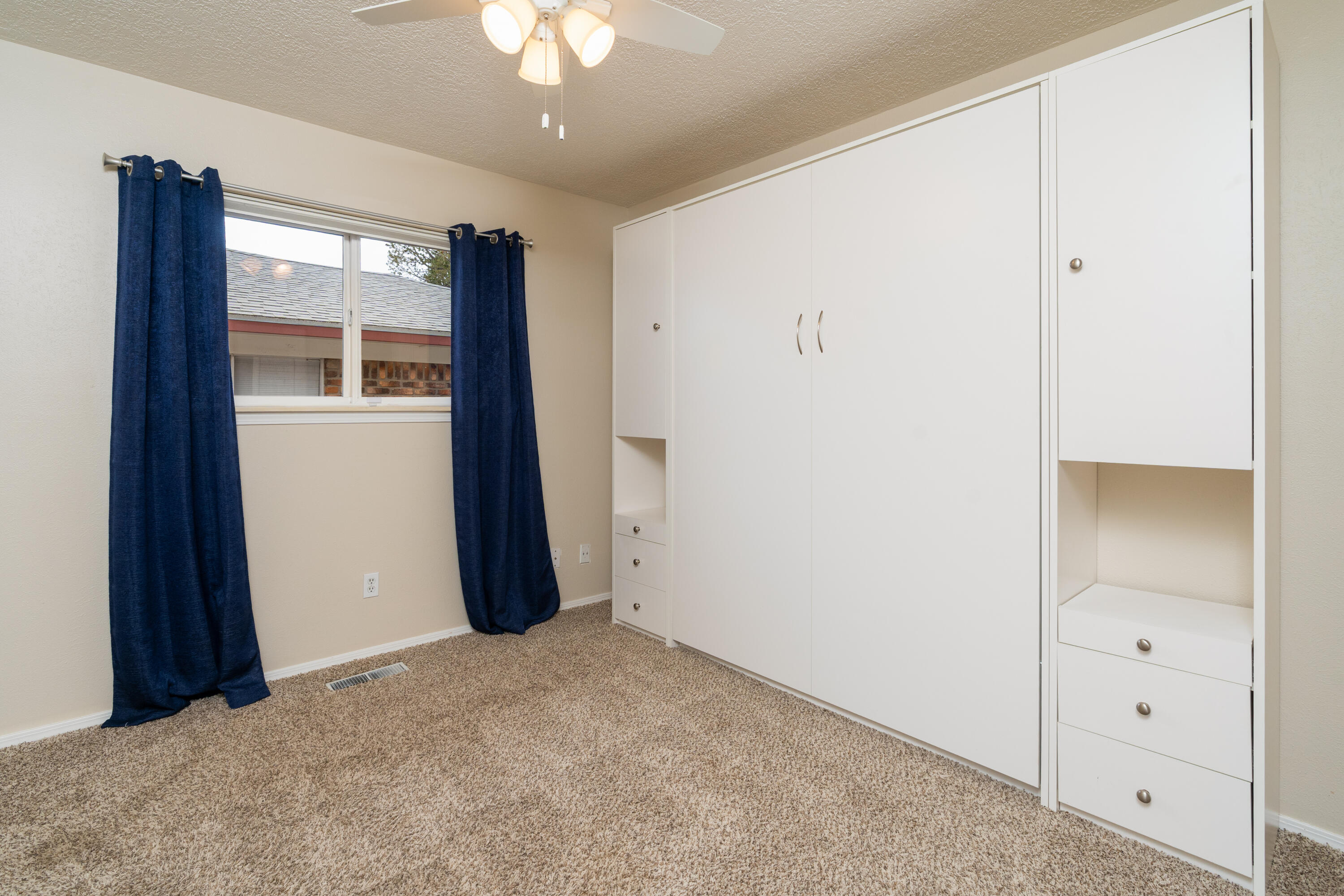 8138 AVENIDA LA PRESTINA NE