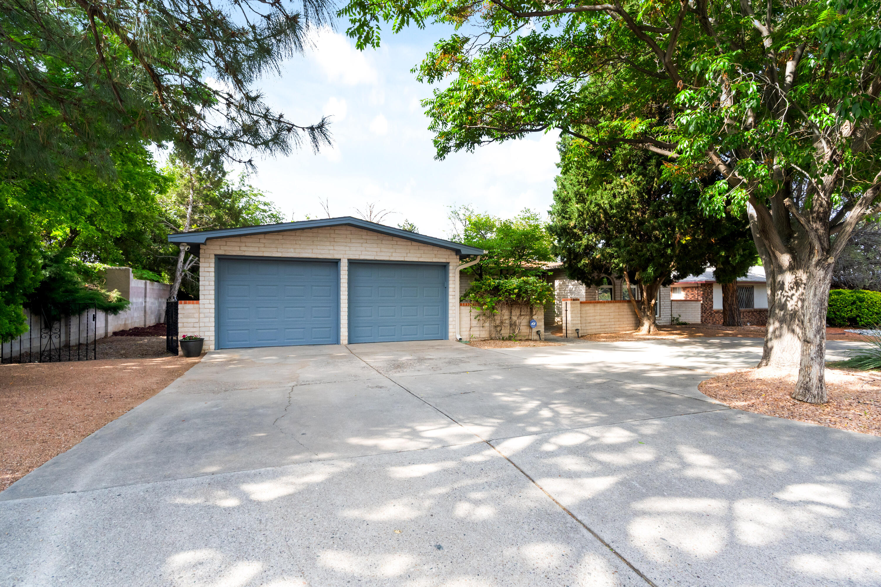 8138 AVENIDA LA PRESTINA NE