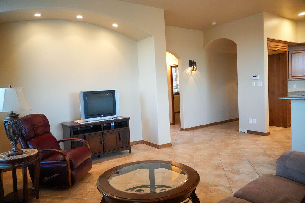 400 ALBOR Circle NE