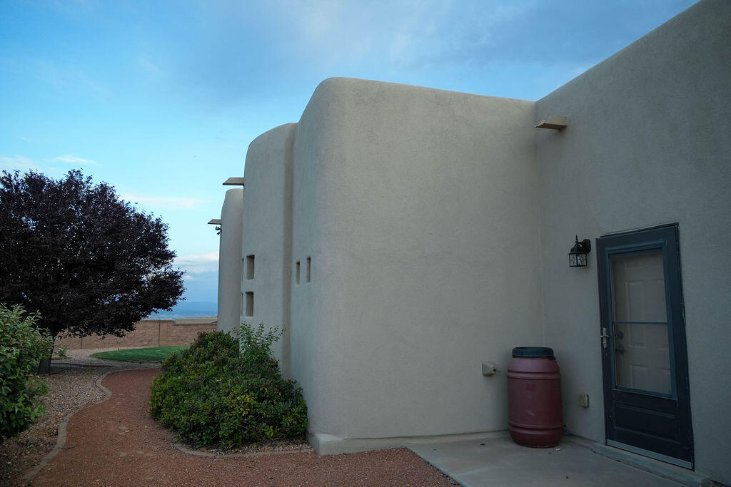 400 ALBOR Circle NE