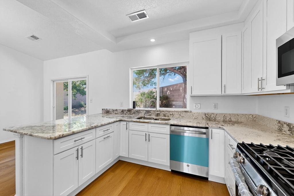 6912 RANCHO VISTA Place NE