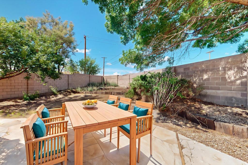 6912 RANCHO VISTA Place NE