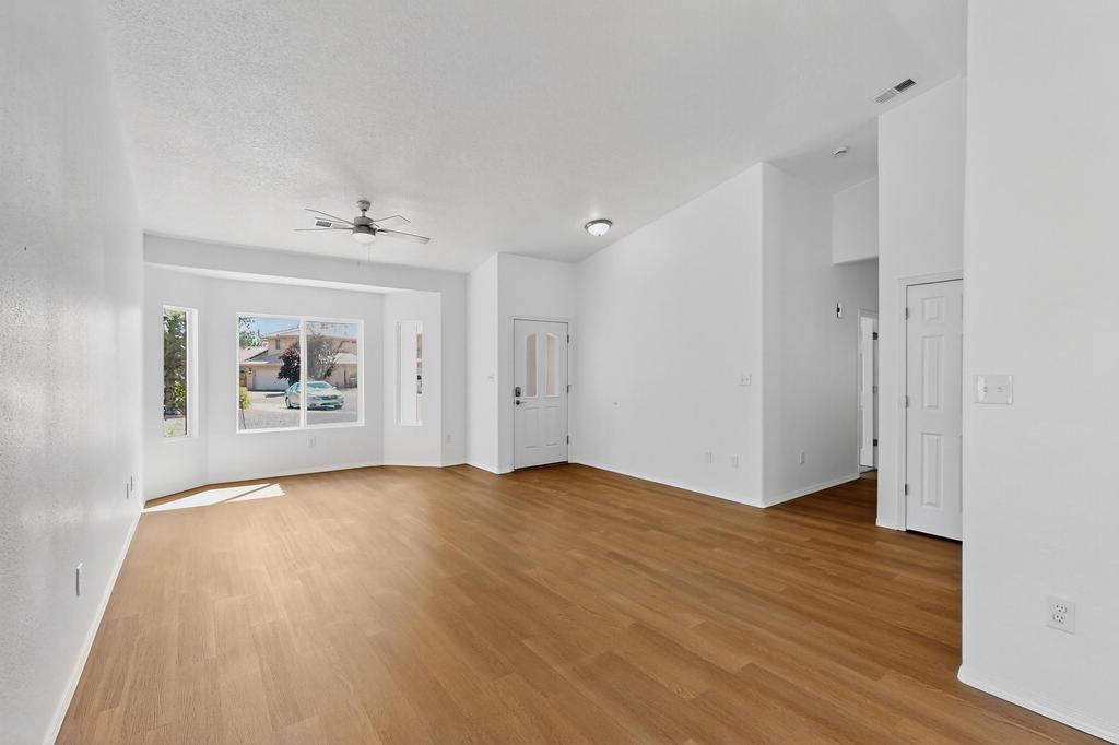 6912 RANCHO VISTA Place NE