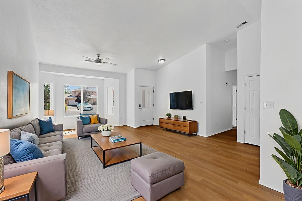 6912 RANCHO VISTA Place NE