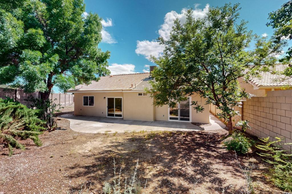 6912 RANCHO VISTA Place NE