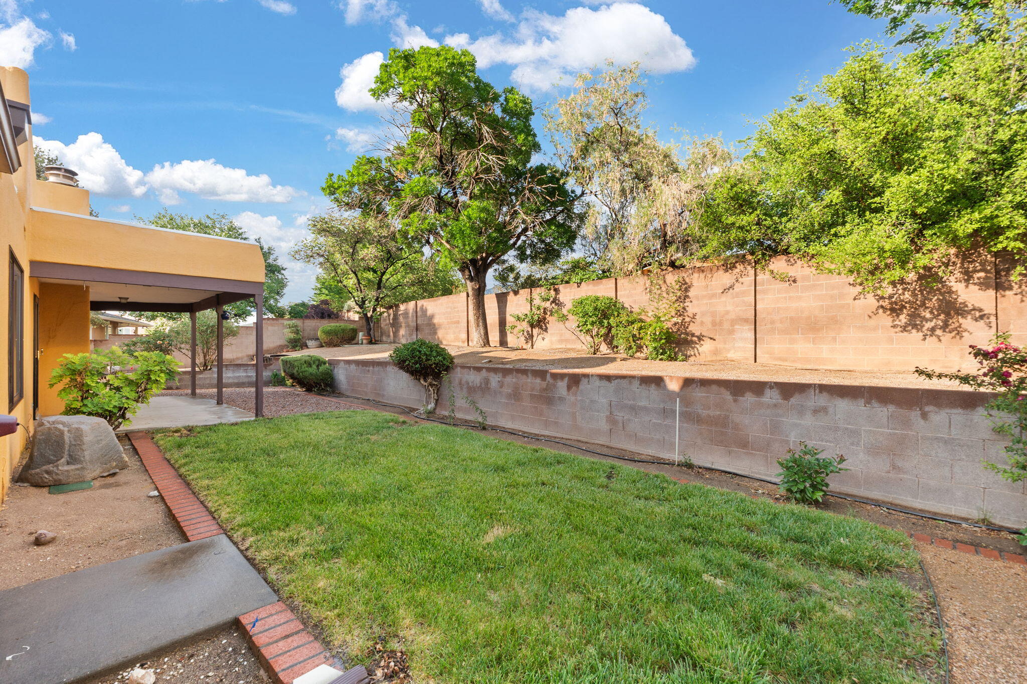 5422 EDWARDS Drive NE