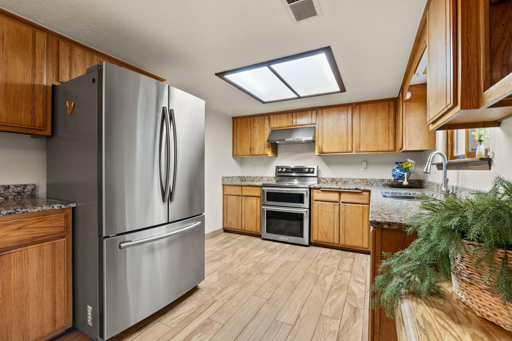 5422 EDWARDS Drive NE