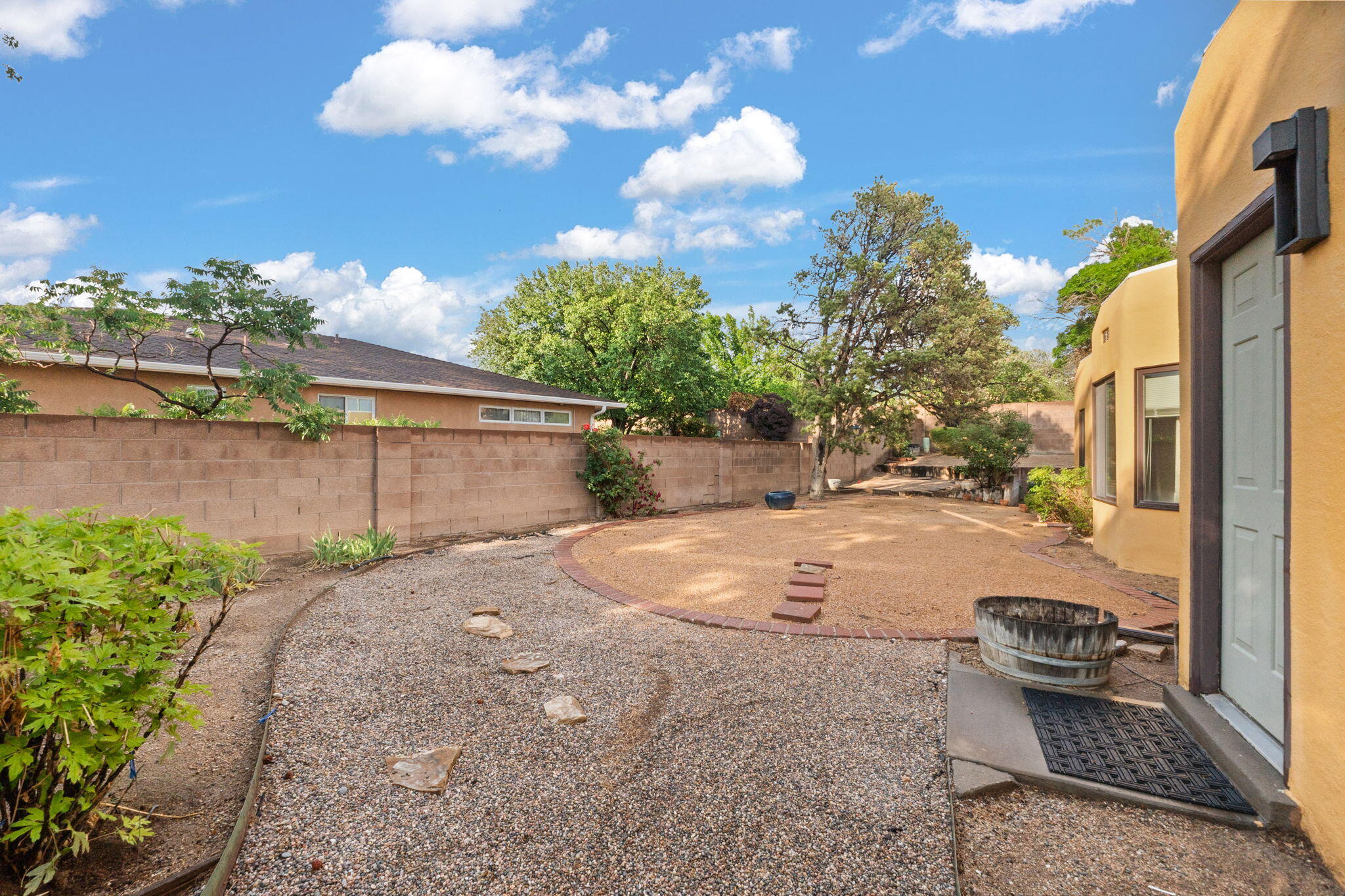 5422 EDWARDS Drive NE