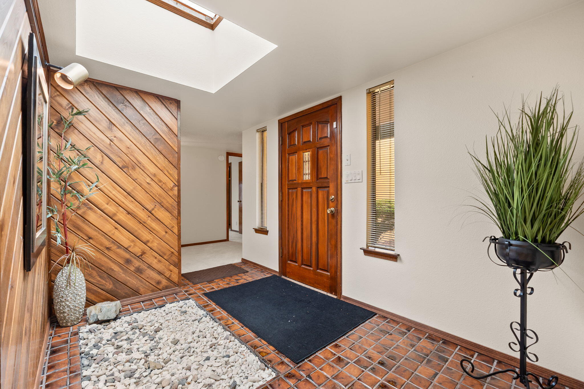 5422 EDWARDS Drive NE