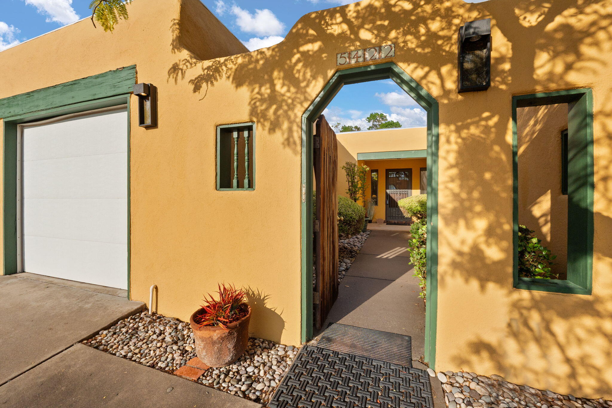 5422 EDWARDS Drive NE