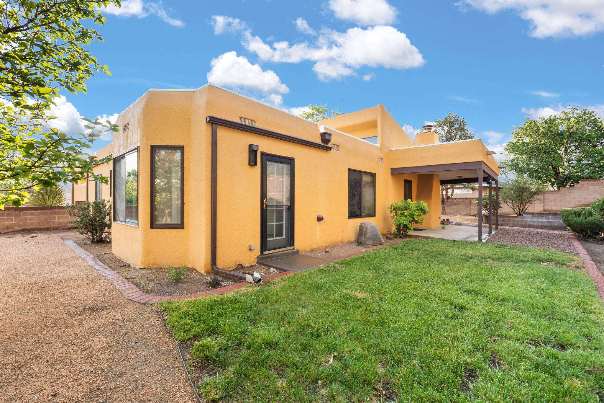 5422 EDWARDS Drive NE