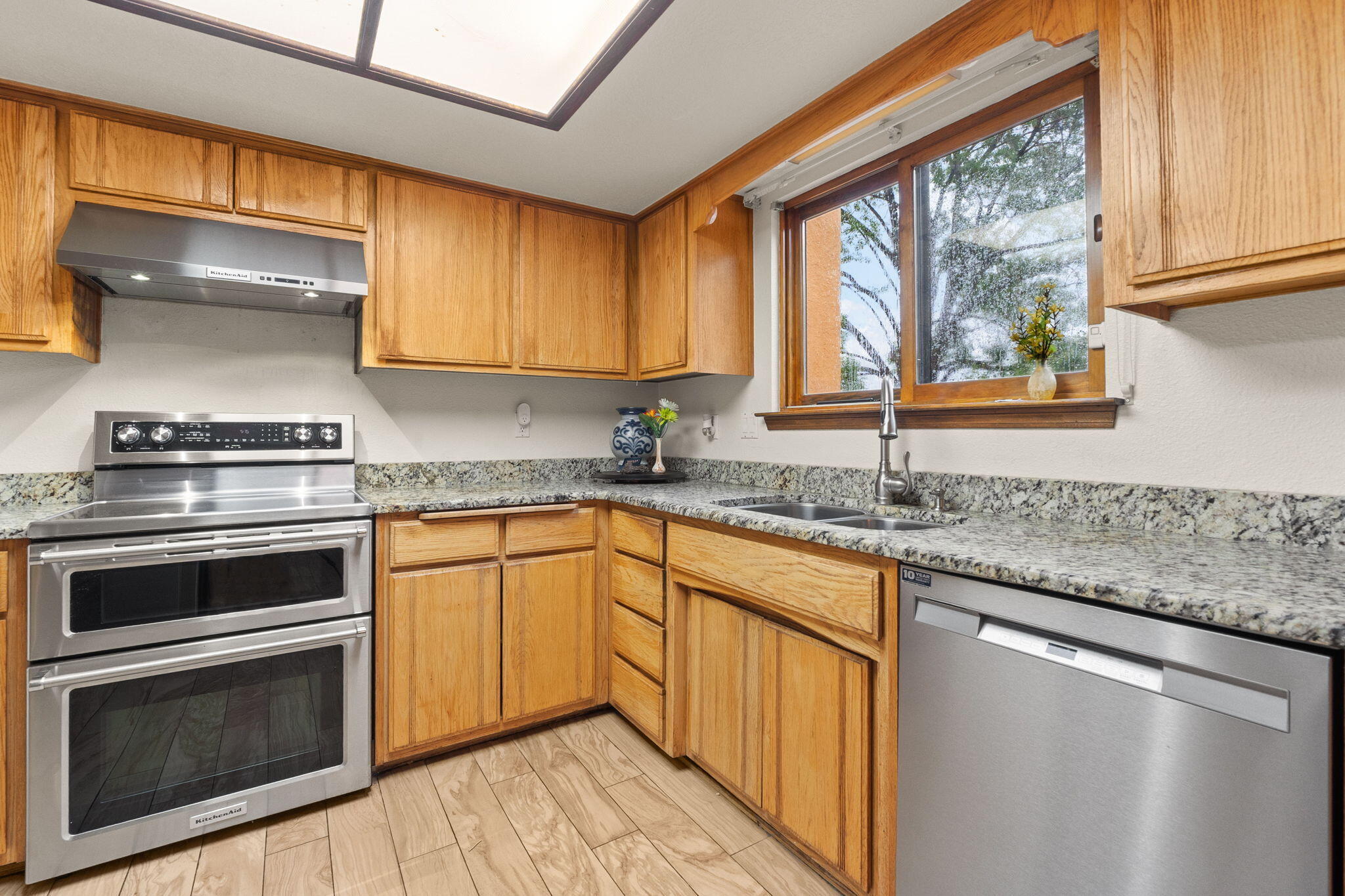 5422 EDWARDS Drive NE