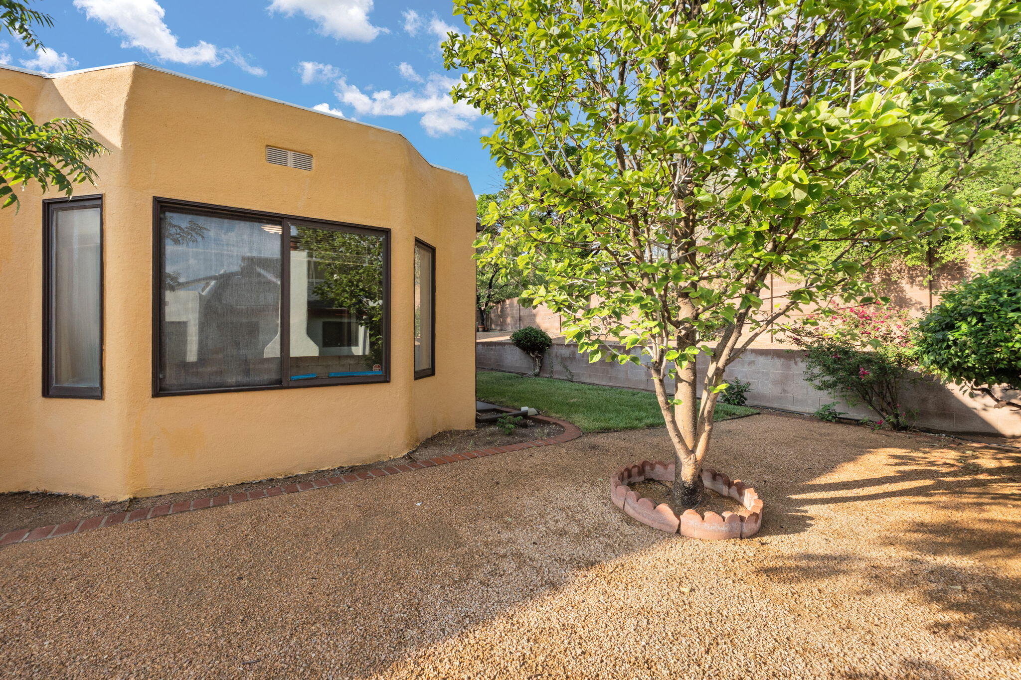 5422 EDWARDS Drive NE