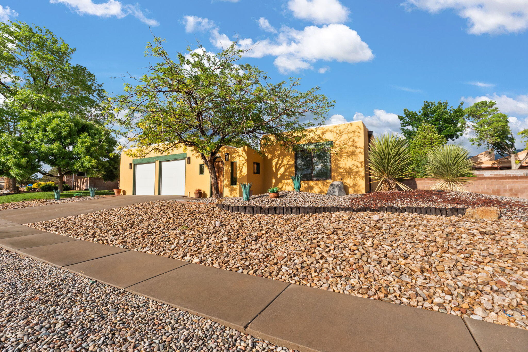 5422 EDWARDS Drive NE