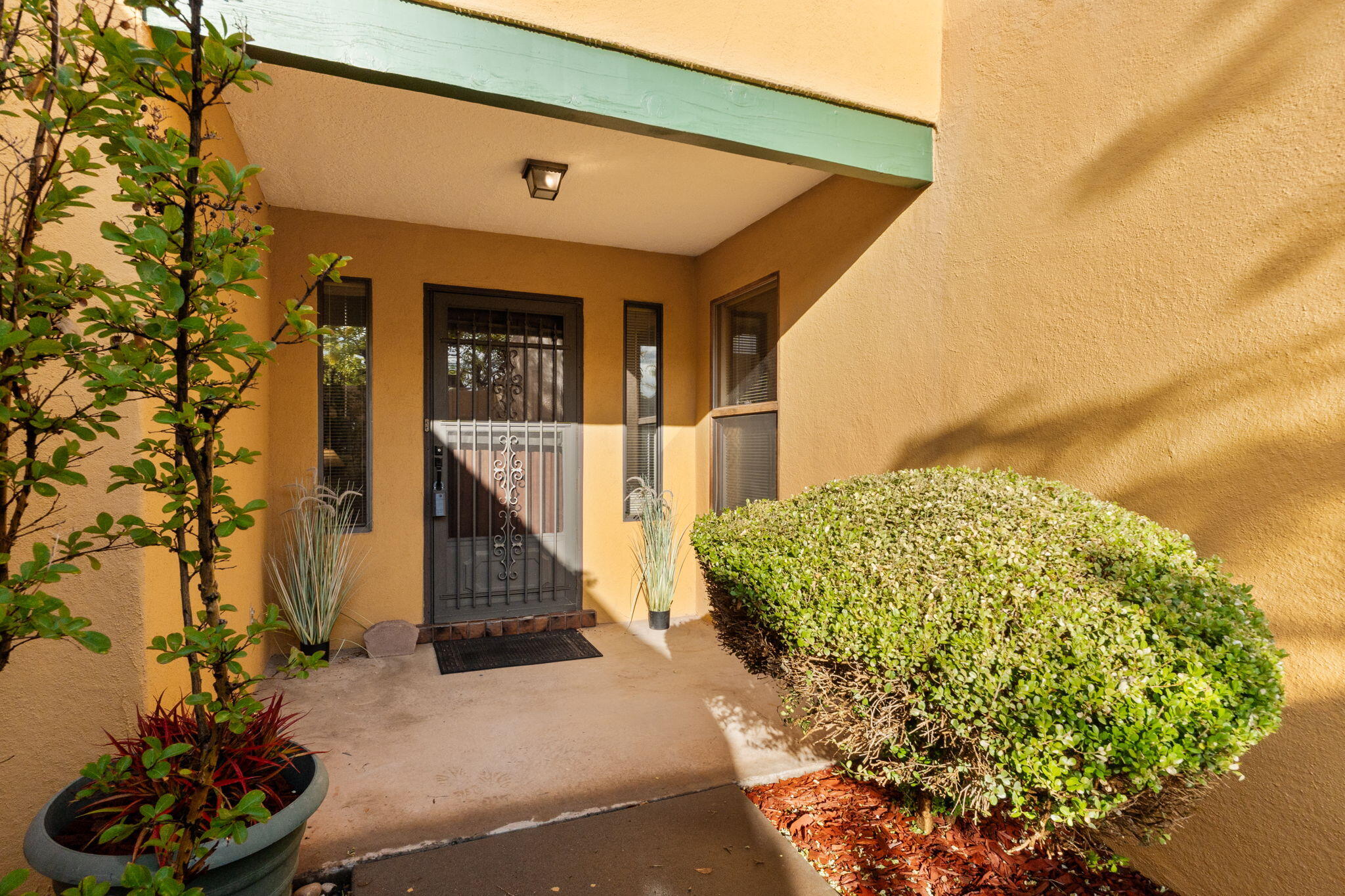 5422 EDWARDS Drive NE