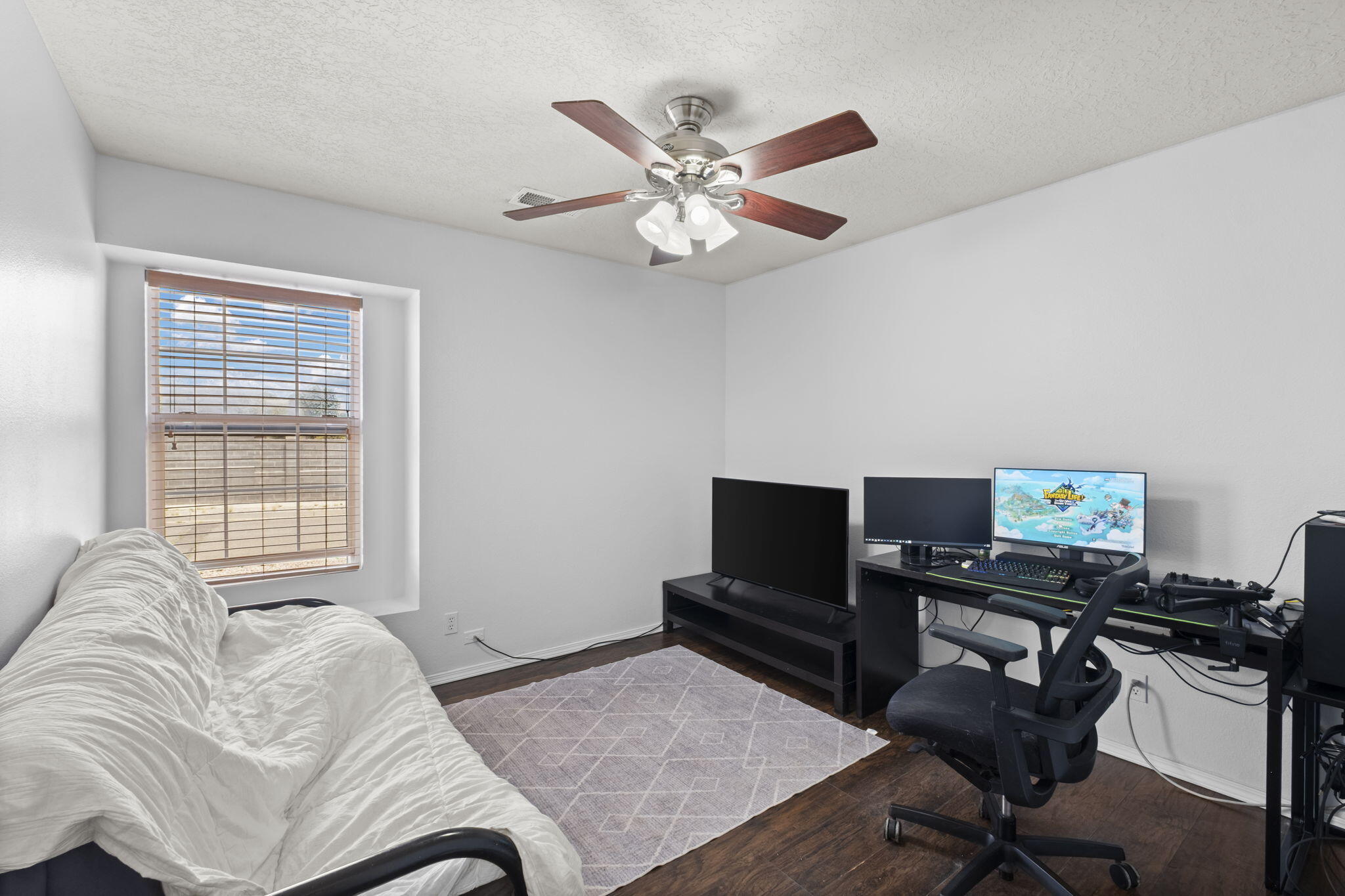 7032 GLEN HILLS Drive NE