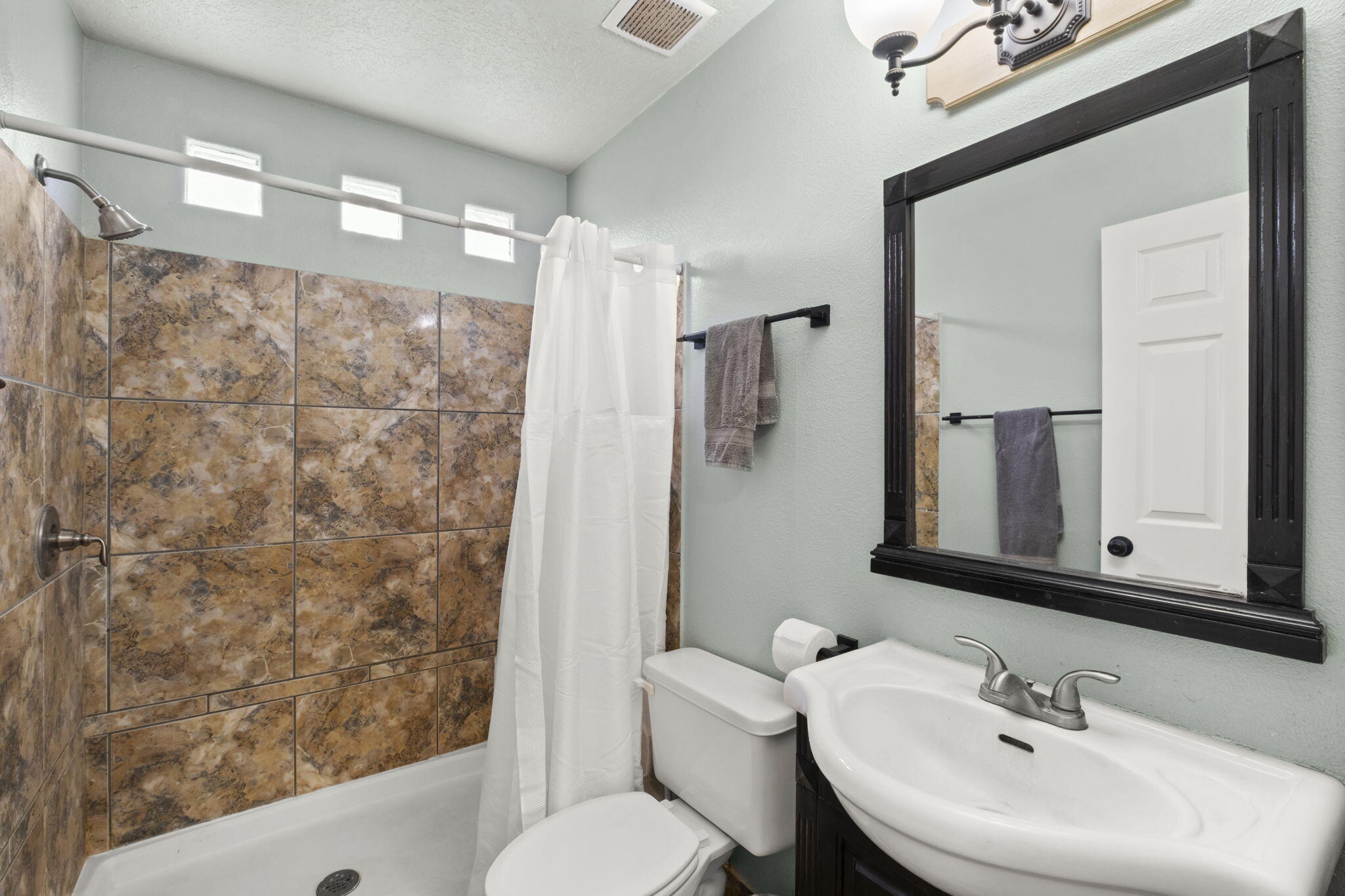 7032 GLEN HILLS Drive NE