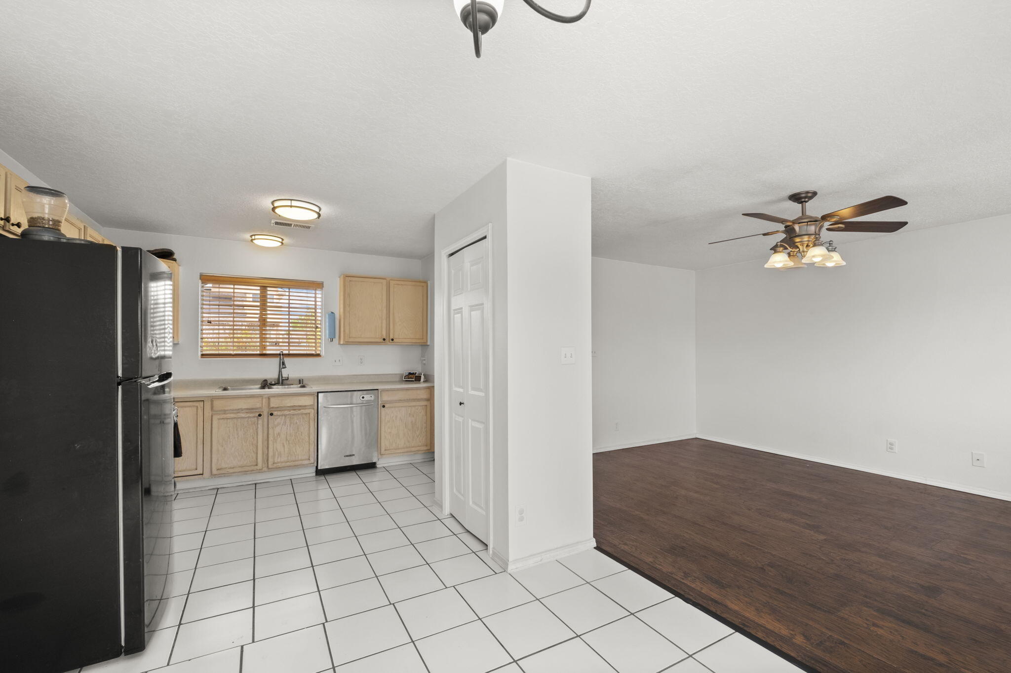 7032 GLEN HILLS Drive NE