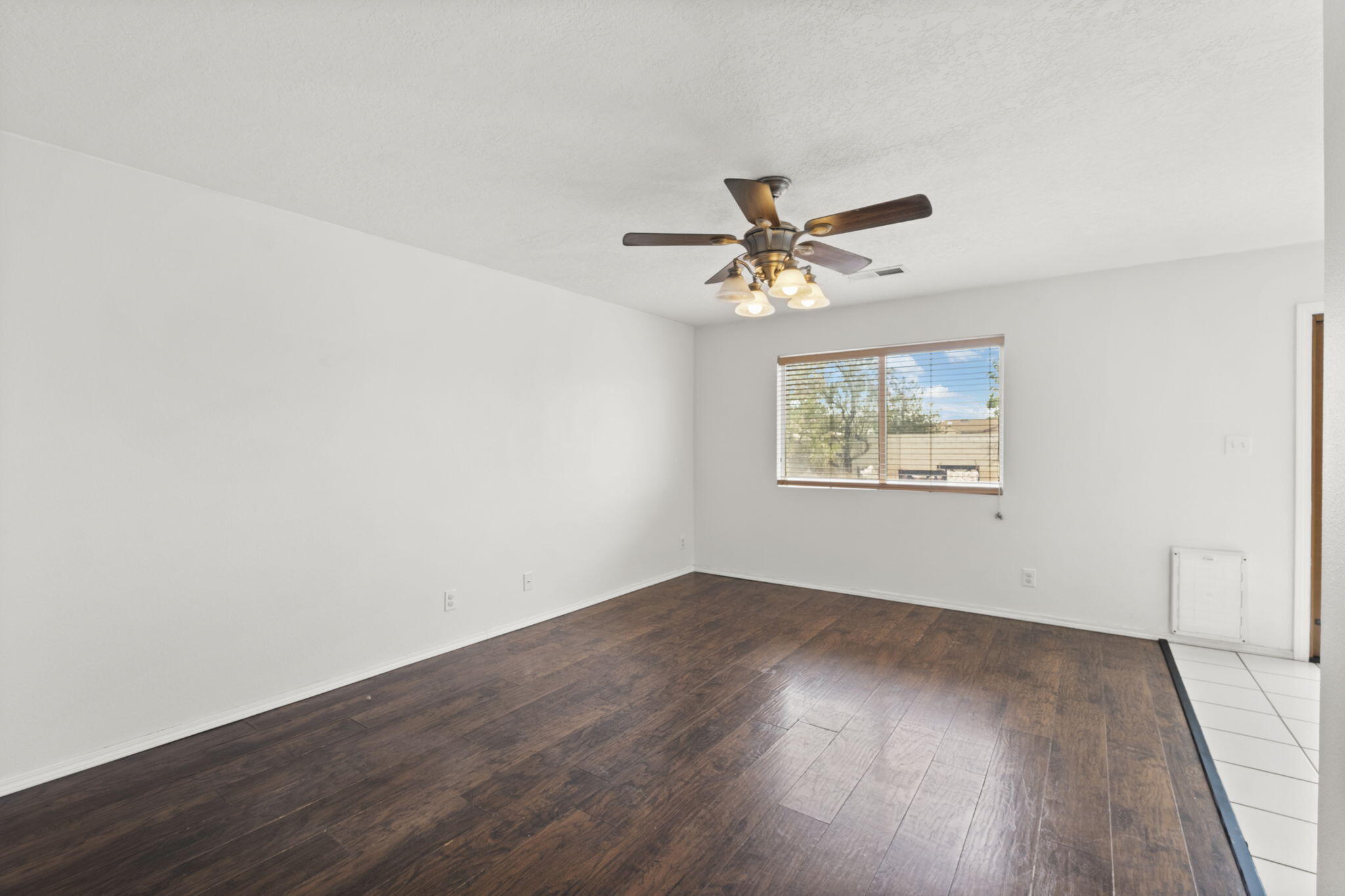 7032 GLEN HILLS Drive NE