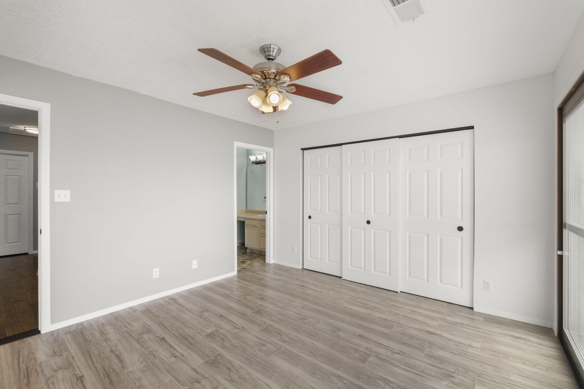 7032 GLEN HILLS Drive NE