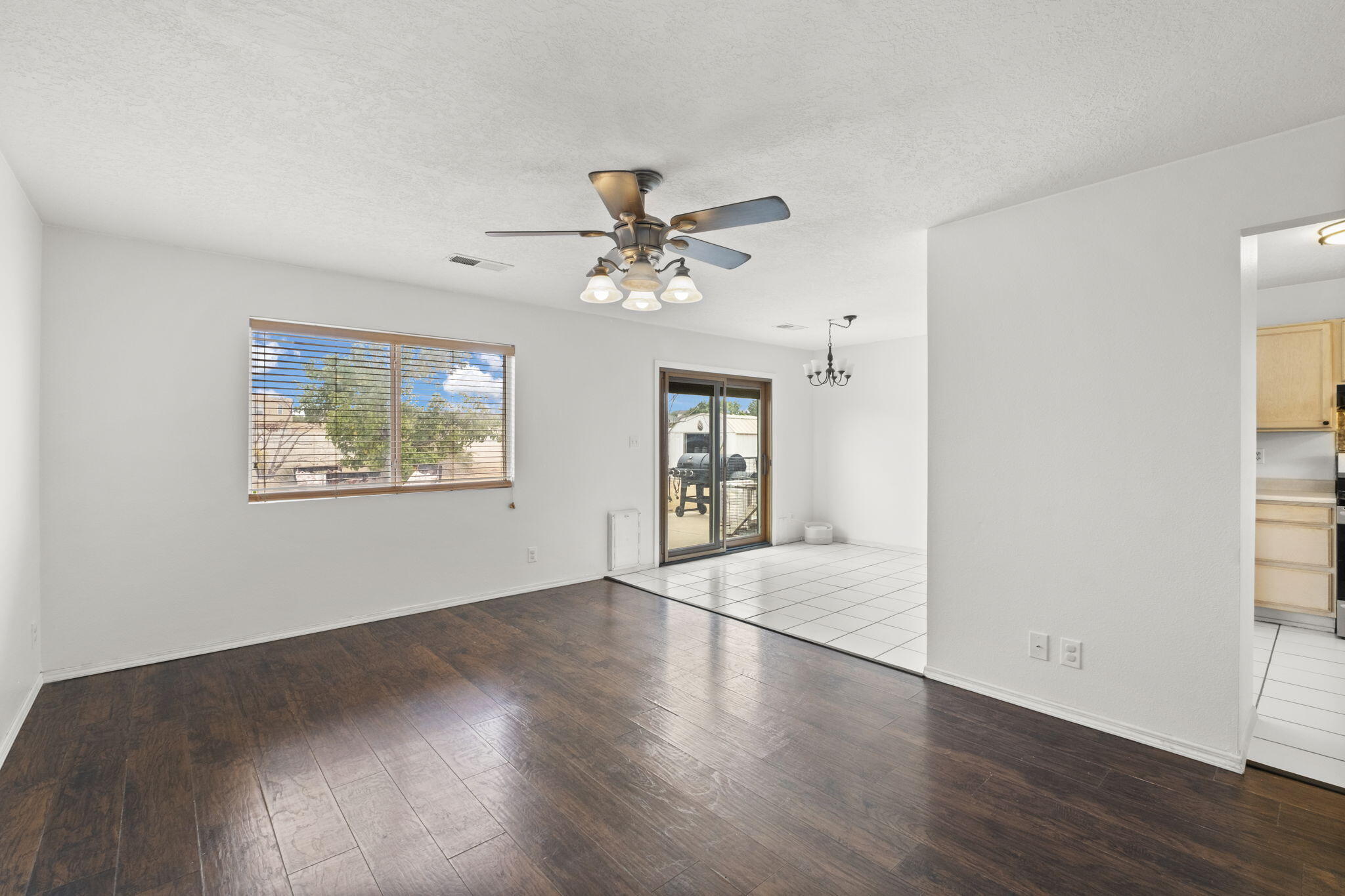 7032 GLEN HILLS Drive NE