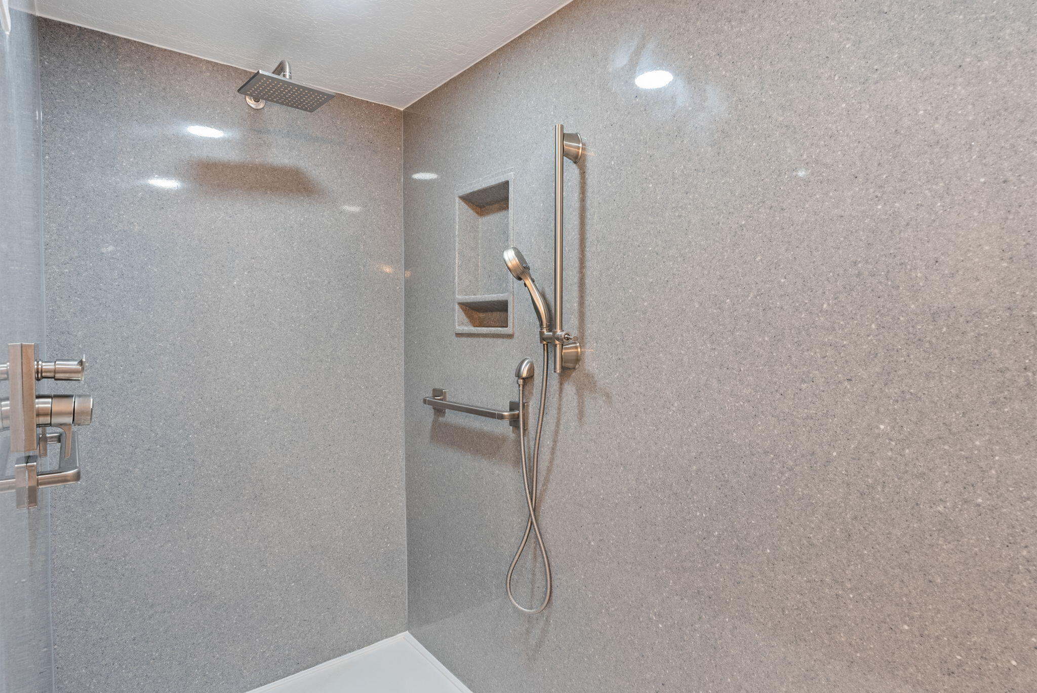 5177 GLENWOOD POINTE Lane NE