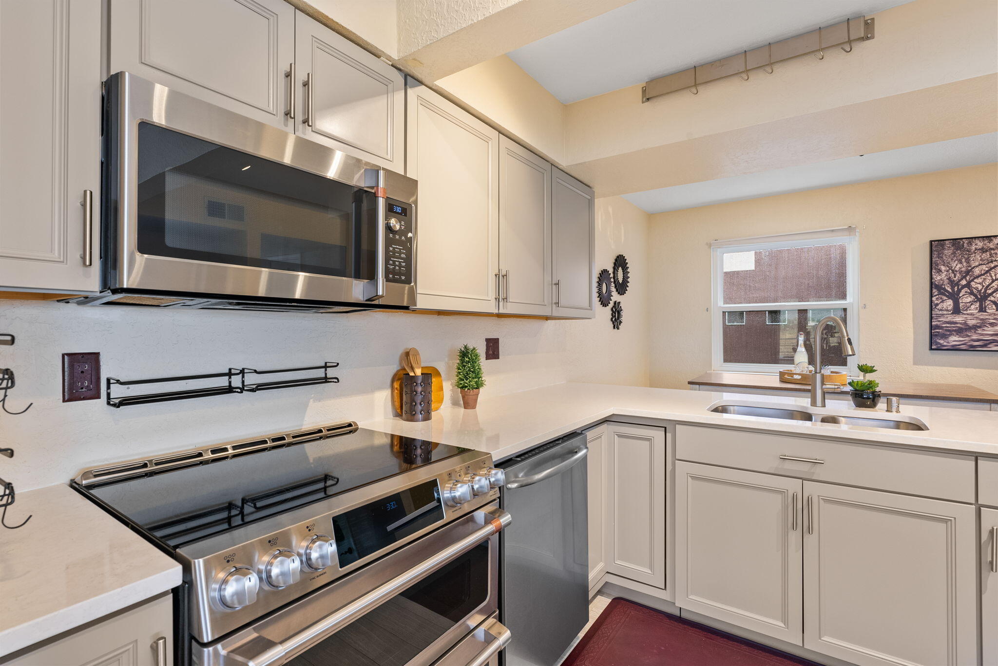 5177 GLENWOOD POINTE Lane NE