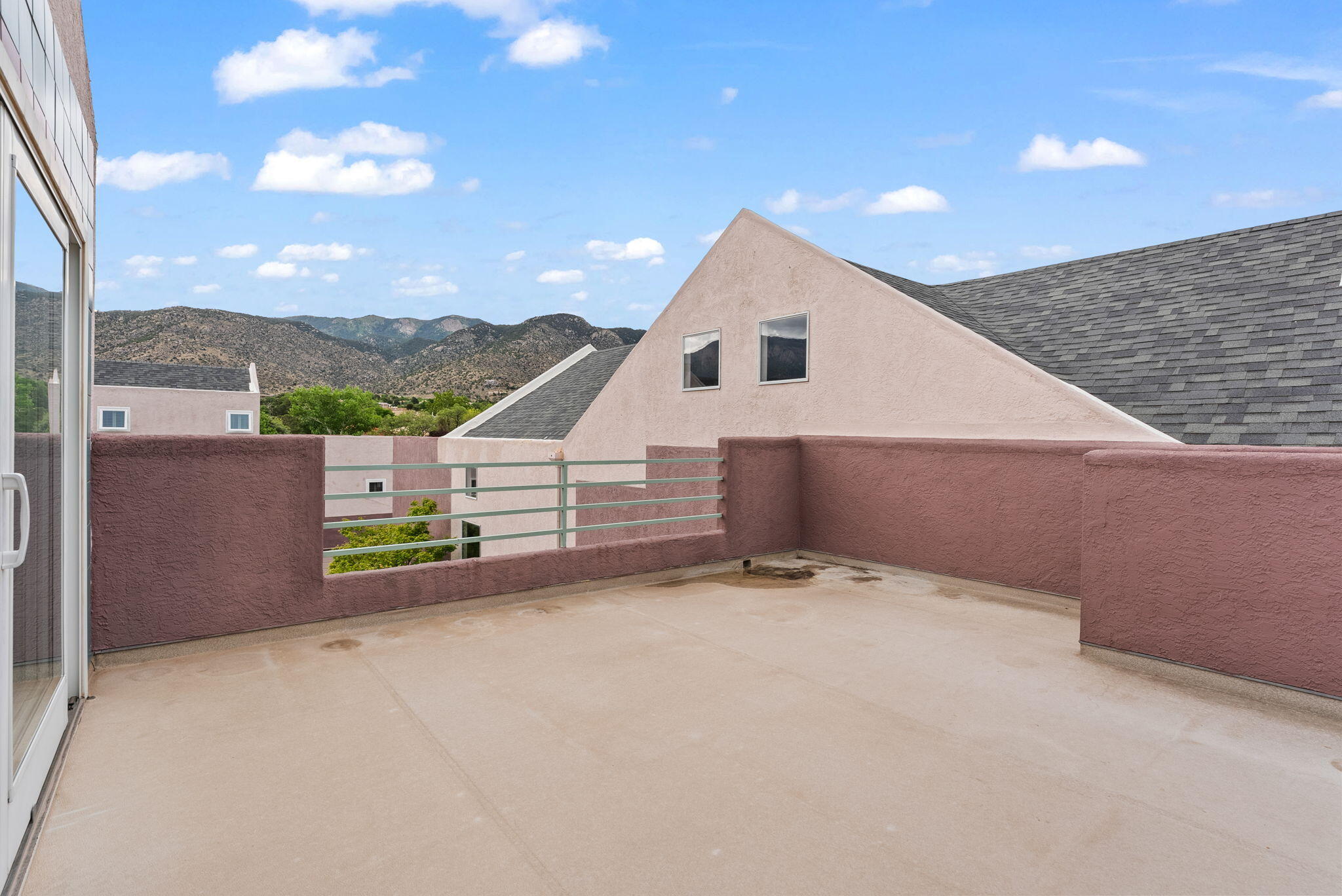 5177 GLENWOOD POINTE Lane NE