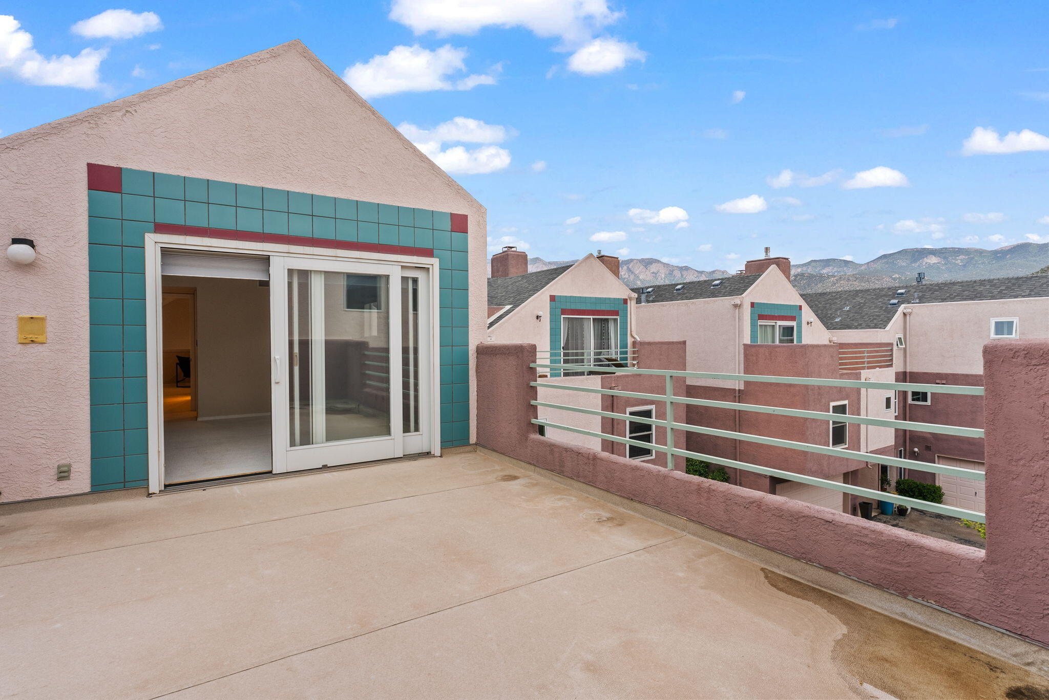 5177 GLENWOOD POINTE Lane NE