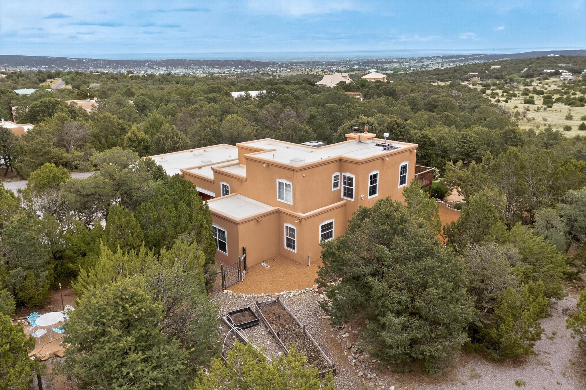 6 WESTERN SADDLE Drive